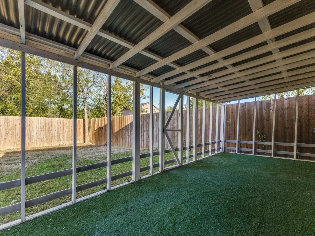Single Family Residence For Sale in Dallas County , 2109 Via Estrada, Carrollton, Texas 75006, 3 Bedroom, 3 Bathroom, 2 Garage spaces, 1,720 Sqft, built in 1977, mls#21407204, Real Estate Agent in Carrollton, Homes For Sale in Dallas county, Homes For Sale in Carrollton, Realtor in Carrollton Texas, Real Estate Brokerage Independent Realty Texas, Luminita Cordes Realtor