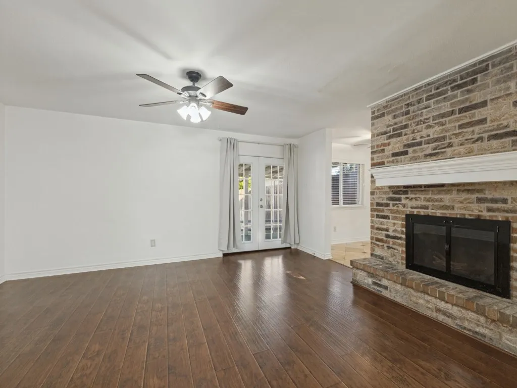 Single Family Residence For Sale in Dallas County , 2109 Via Estrada, Carrollton, Texas 75006, 3 Bedroom, 3 Bathroom, 2 Garage spaces, 1,720 Sqft, built in 1977, mls#21407204, Real Estate Agent in Carrollton, Homes For Sale in Dallas county, Homes For Sale in Carrollton, Realtor in Carrollton Texas, Real Estate Brokerage Independent Realty Texas, Luminita Cordes Realtor
