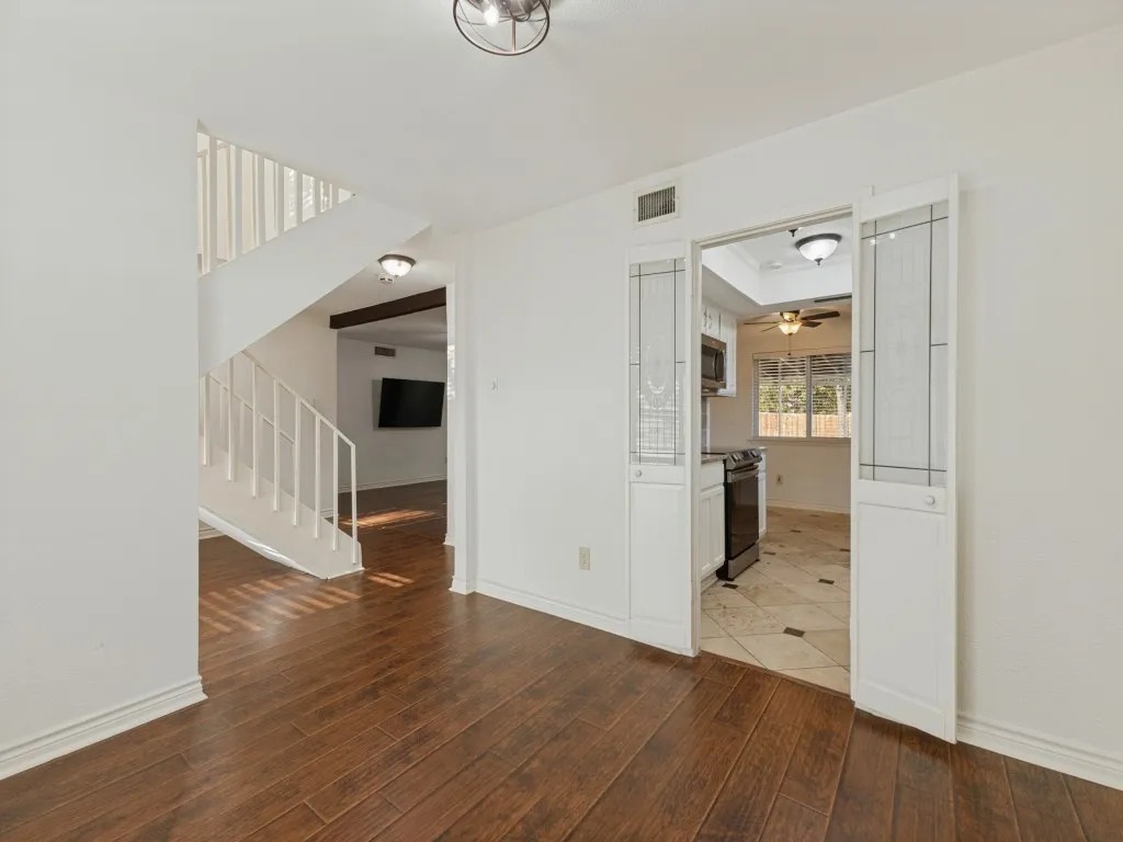 Single Family Residence For Sale in Dallas County , 2109 Via Estrada, Carrollton, Texas 75006, 3 Bedroom, 3 Bathroom, 2 Garage spaces, 1,720 Sqft, built in 1977, mls#21407204, Real Estate Agent in Carrollton, Homes For Sale in Dallas county, Homes For Sale in Carrollton, Realtor in Carrollton Texas, Real Estate Brokerage Independent Realty Texas, Luminita Cordes Realtor