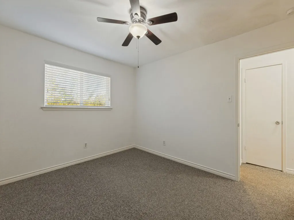Single Family Residence For Sale in Dallas County , 2109 Via Estrada, Carrollton, Texas 75006, 3 Bedroom, 3 Bathroom, 2 Garage spaces, 1,720 Sqft, built in 1977, mls#21407204, Real Estate Agent in Carrollton, Homes For Sale in Dallas county, Homes For Sale in Carrollton, Realtor in Carrollton Texas, Real Estate Brokerage Independent Realty Texas, Luminita Cordes Realtor