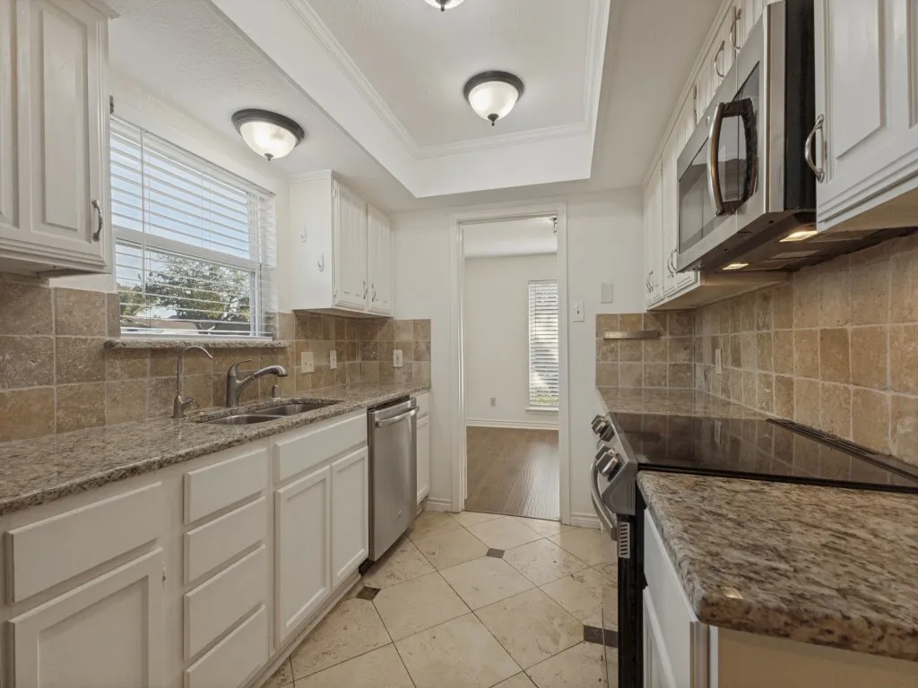 Single Family Residence For Sale in Dallas County , 2109 Via Estrada, Carrollton, Texas 75006, 3 Bedroom, 3 Bathroom, 2 Garage spaces, 1,720 Sqft, built in 1977, mls#21407204, Real Estate Agent in Carrollton, Homes For Sale in Dallas county, Homes For Sale in Carrollton, Realtor in Carrollton Texas, Real Estate Brokerage Independent Realty Texas, Luminita Cordes Realtor