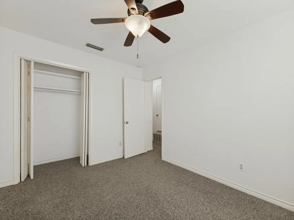 Single Family Residence For Sale in Dallas County , 2109 Via Estrada, Carrollton, Texas 75006, 3 Bedroom, 3 Bathroom, 2 Garage spaces, 1,720 Sqft, built in 1977, mls#21407204, Real Estate Agent in Carrollton, Homes For Sale in Dallas county, Homes For Sale in Carrollton, Realtor in Carrollton Texas, Real Estate Brokerage Independent Realty Texas, Luminita Cordes Realtor