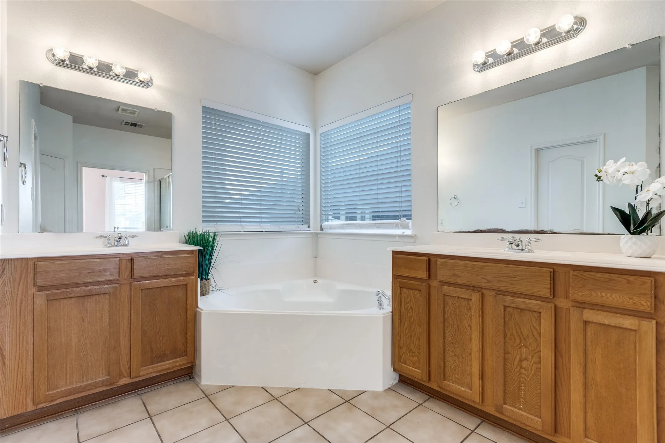 Single Family Residence For Sale in Denton County , 1521 Cotton Gin Drive, Savannah, Texas 76227, 4 Bedroom, 3 Bathroom, 2 Garage spaces, 2,754 Sqft, built in 2005, mls#21407253, Real Estate Agent in Savannah, Homes For Sale in Denton county, Homes For Sale in Savannah, Realtor in Savannah Texas, Real Estate Brokerage Independent Realty Texas, Luminita Cordes Realtor