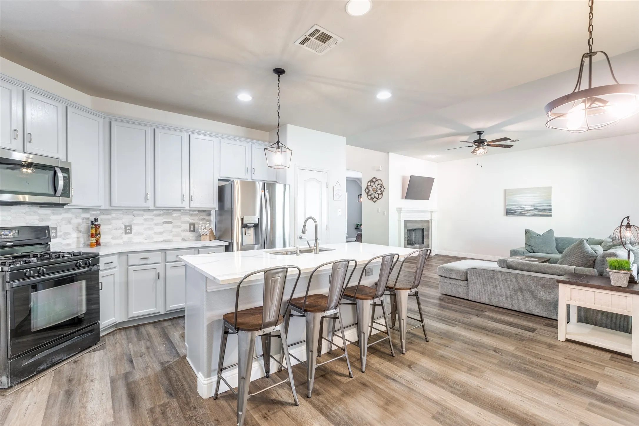 Single Family Residence For Sale in Denton County , 1521 Cotton Gin Drive, Savannah, Texas 76227, 4 Bedroom, 3 Bathroom, 2 Garage spaces, 2,754 Sqft, built in 2005, mls#21407253, Real Estate Agent in Savannah, Homes For Sale in Denton county, Homes For Sale in Savannah, Realtor in Savannah Texas, Real Estate Brokerage Independent Realty Texas, Luminita Cordes Realtor