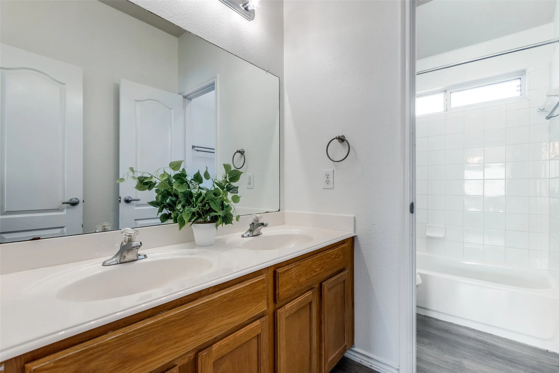 Single Family Residence For Sale in Denton County , 1521 Cotton Gin Drive, Savannah, Texas 76227, 4 Bedroom, 3 Bathroom, 2 Garage spaces, 2,754 Sqft, built in 2005, mls#21407253, Real Estate Agent in Savannah, Homes For Sale in Denton county, Homes For Sale in Savannah, Realtor in Savannah Texas, Real Estate Brokerage Independent Realty Texas, Luminita Cordes Realtor