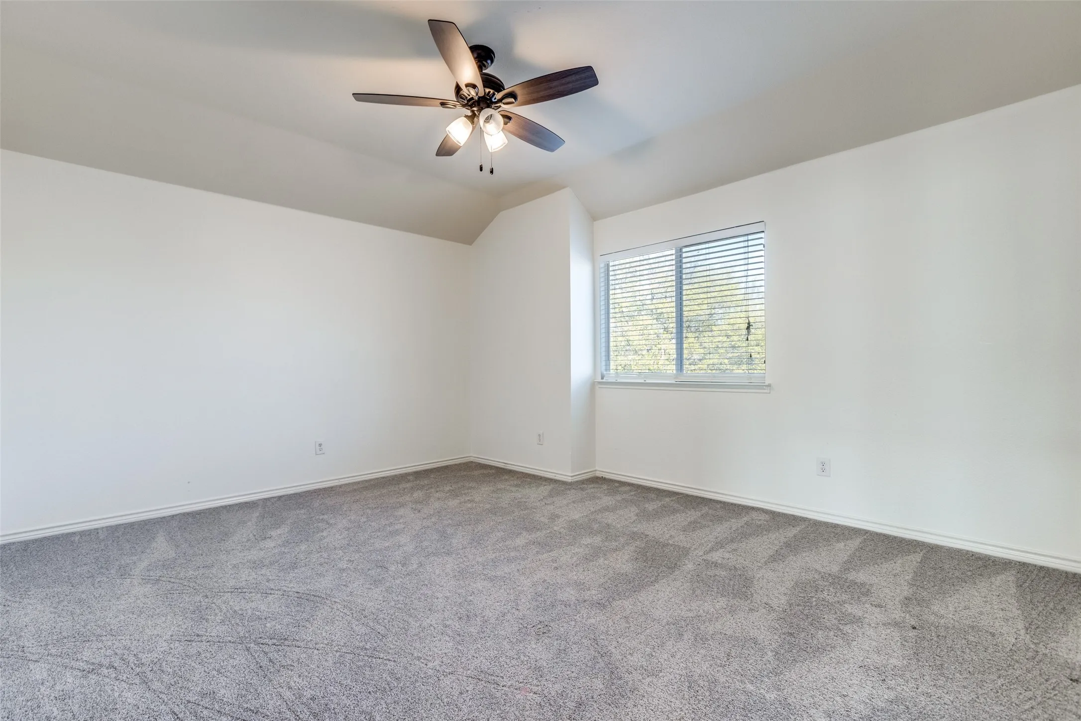 Single Family Residence For Sale in Denton County , 1521 Cotton Gin Drive, Savannah, Texas 76227, 4 Bedroom, 3 Bathroom, 2 Garage spaces, 2,754 Sqft, built in 2005, mls#21407253, Real Estate Agent in Savannah, Homes For Sale in Denton county, Homes For Sale in Savannah, Realtor in Savannah Texas, Real Estate Brokerage Independent Realty Texas, Luminita Cordes Realtor