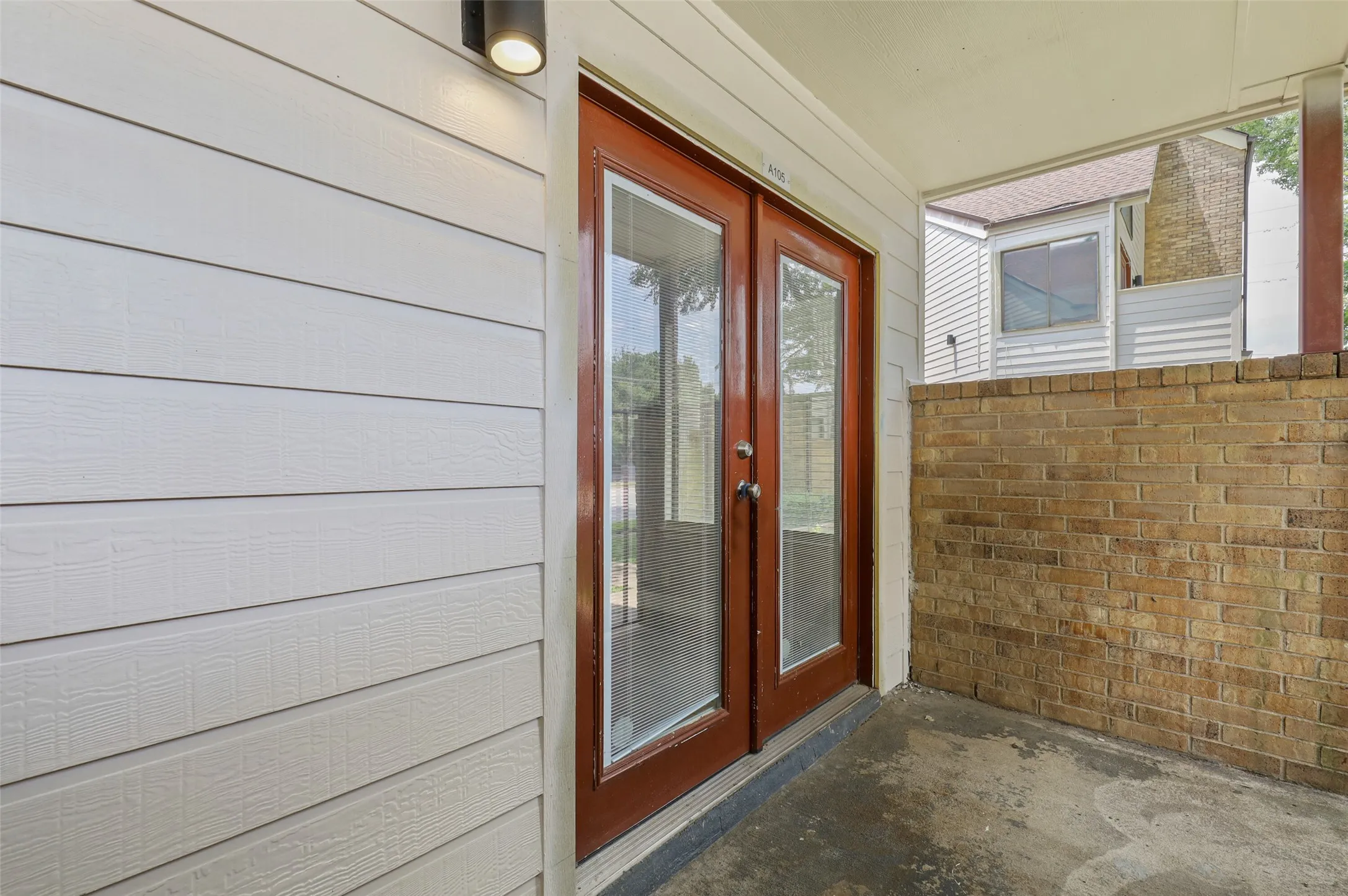 Condominium For Sale in Tarrant County , 2312 Balsam Drive A105, Arlington, Texas 76006, 2 Bedroom, 1 Bathroom, Garage spaces, 808 Sqft, built in 1980, mls#21406963, Real Estate Agent in Arlington, Homes For Sale in Tarrant county, Homes For Sale in Arlington, Realtor in Arlington Texas, Real Estate Brokerage Independent Realty Texas, Luminita Cordes Realtor