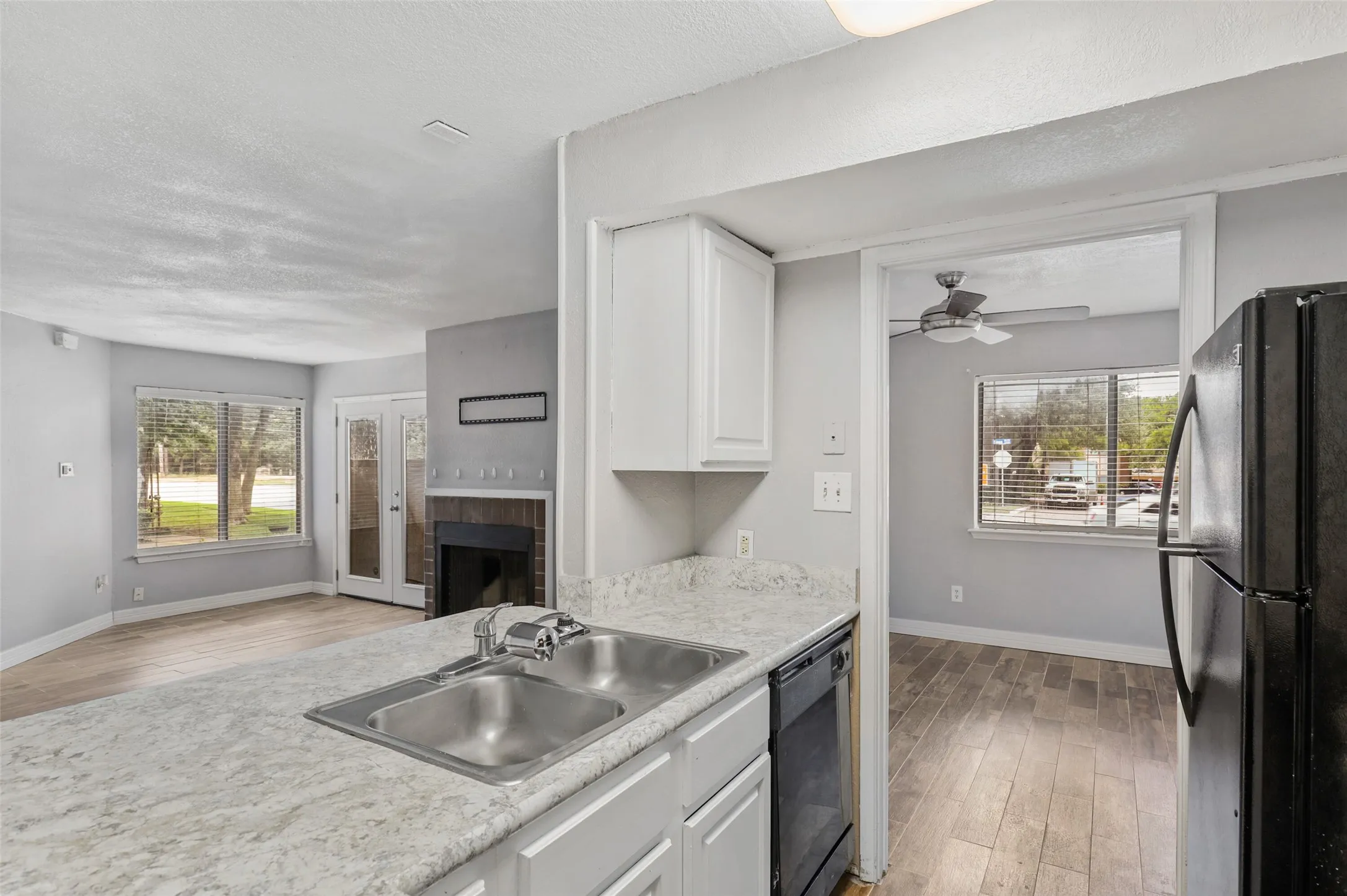 Condominium For Sale in Tarrant County , 2312 Balsam Drive A105, Arlington, Texas 76006, 2 Bedroom, 1 Bathroom, Garage spaces, 808 Sqft, built in 1980, mls#21406963, Real Estate Agent in Arlington, Homes For Sale in Tarrant county, Homes For Sale in Arlington, Realtor in Arlington Texas, Real Estate Brokerage Independent Realty Texas, Luminita Cordes Realtor