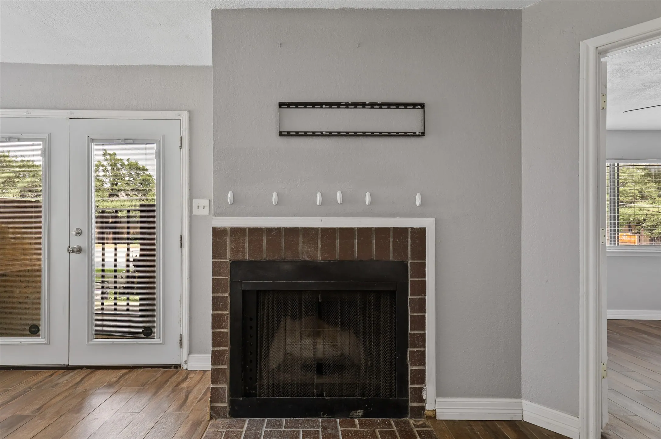 Condominium For Sale in Tarrant County , 2312 Balsam Drive A105, Arlington, Texas 76006, 2 Bedroom, 1 Bathroom, Garage spaces, 808 Sqft, built in 1980, mls#21406963, Real Estate Agent in Arlington, Homes For Sale in Tarrant county, Homes For Sale in Arlington, Realtor in Arlington Texas, Real Estate Brokerage Independent Realty Texas, Luminita Cordes Realtor