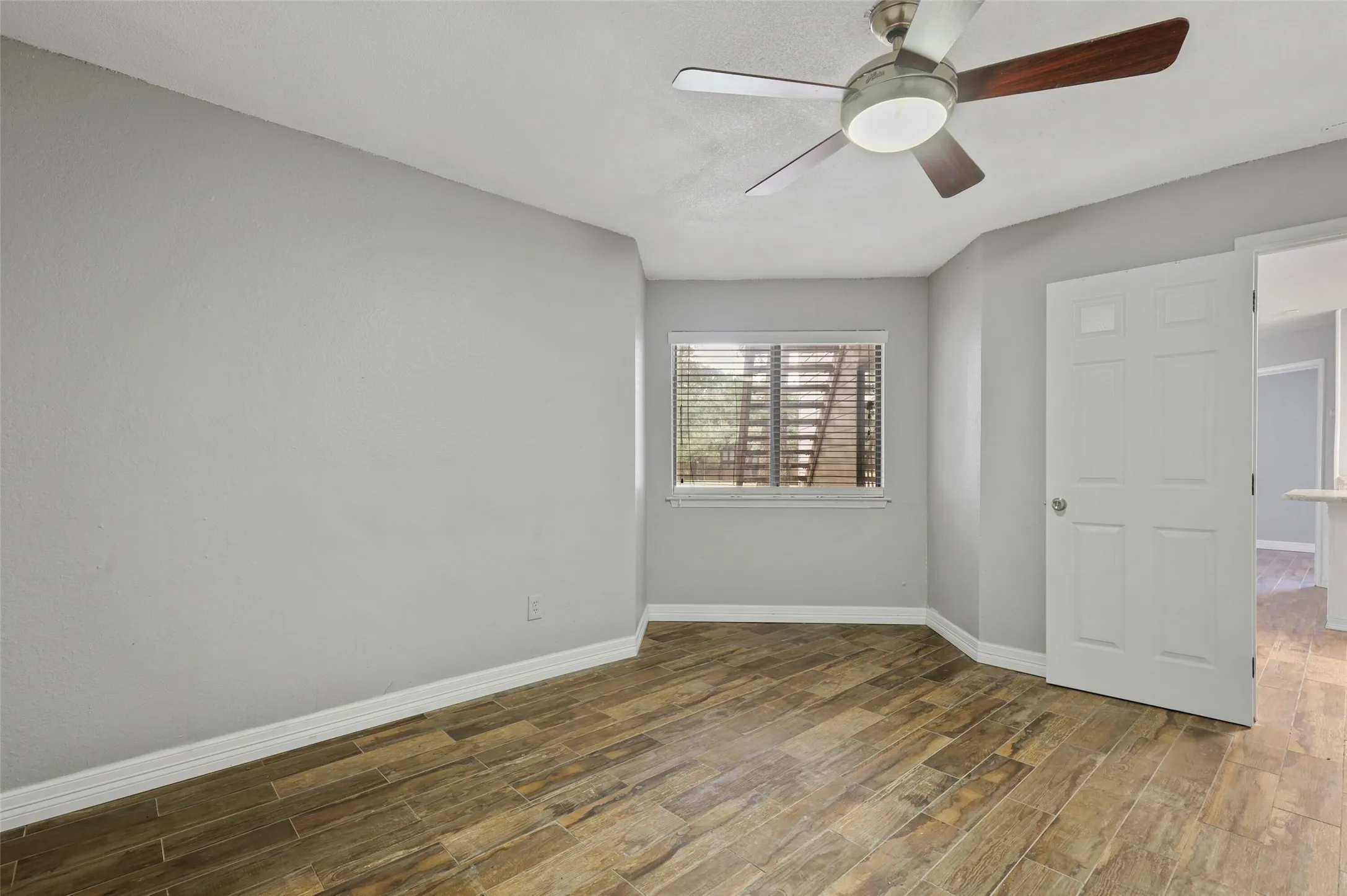 Condominium For Sale in Tarrant County , 2312 Balsam Drive A105, Arlington, Texas 76006, 2 Bedroom, 1 Bathroom, Garage spaces, 808 Sqft, built in 1980, mls#21406963, Real Estate Agent in Arlington, Homes For Sale in Tarrant county, Homes For Sale in Arlington, Realtor in Arlington Texas, Real Estate Brokerage Independent Realty Texas, Luminita Cordes Realtor