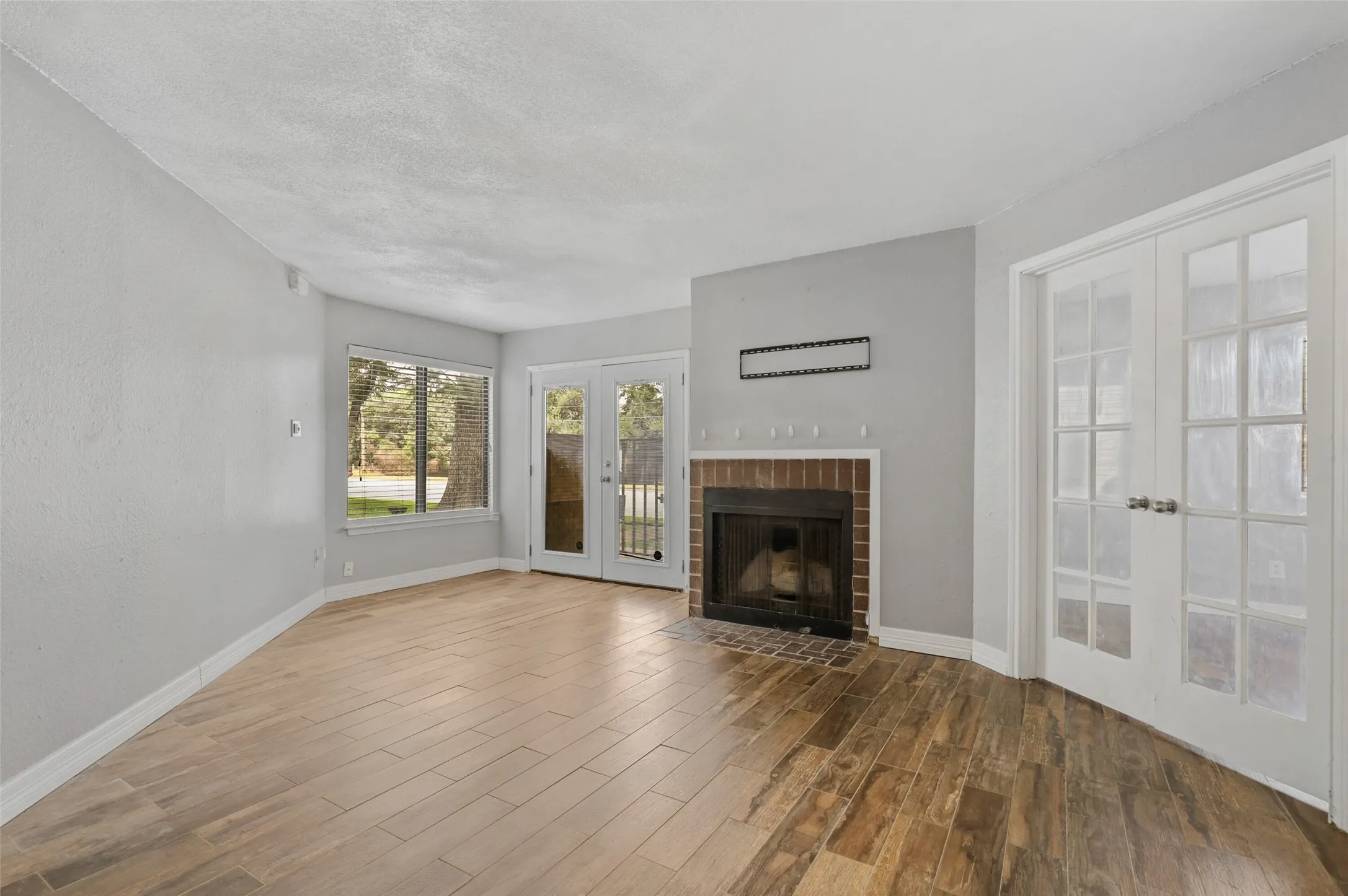 Condominium For Sale in Tarrant County , 2312 Balsam Drive A105, Arlington, Texas 76006, 2 Bedroom, 1 Bathroom, Garage spaces, 808 Sqft, built in 1980, mls#21406963, Real Estate Agent in Arlington, Homes For Sale in Tarrant county, Homes For Sale in Arlington, Realtor in Arlington Texas, Real Estate Brokerage Independent Realty Texas, Luminita Cordes Realtor