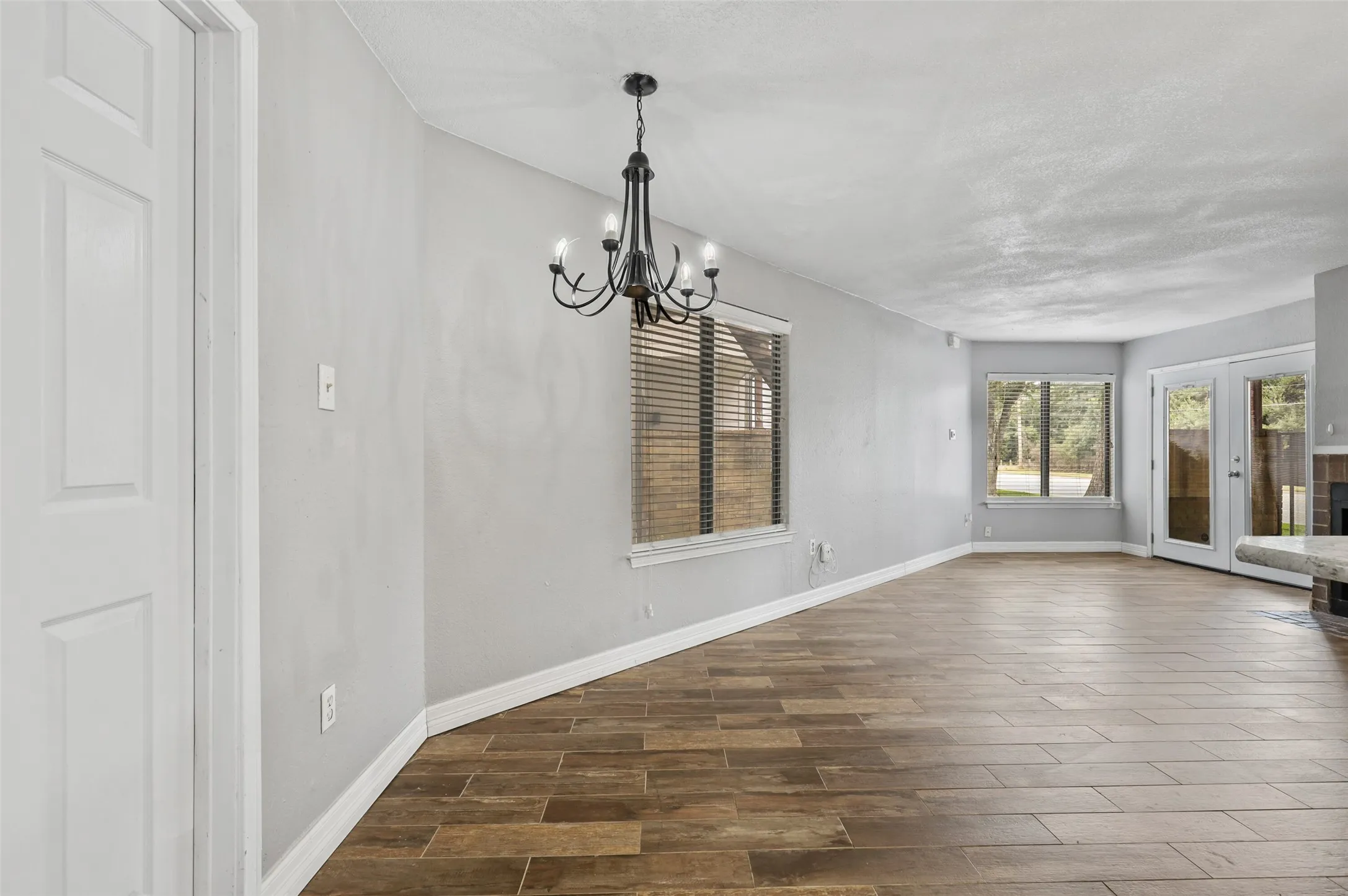 Condominium For Sale in Tarrant County , 2312 Balsam Drive A105, Arlington, Texas 76006, 2 Bedroom, 1 Bathroom, Garage spaces, 808 Sqft, built in 1980, mls#21406963, Real Estate Agent in Arlington, Homes For Sale in Tarrant county, Homes For Sale in Arlington, Realtor in Arlington Texas, Real Estate Brokerage Independent Realty Texas, Luminita Cordes Realtor