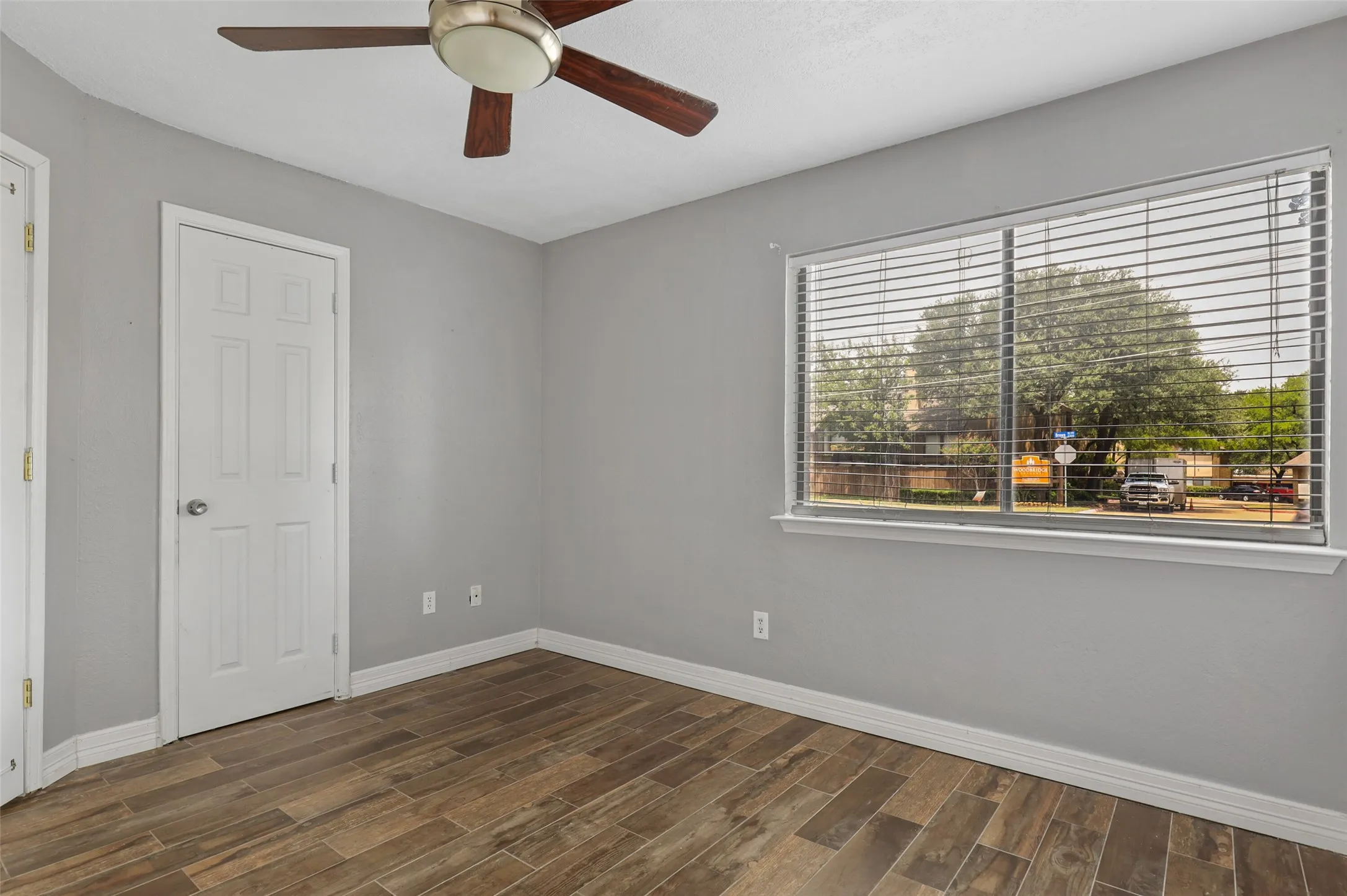 Condominium For Sale in Tarrant County , 2312 Balsam Drive A105, Arlington, Texas 76006, 2 Bedroom, 1 Bathroom, Garage spaces, 808 Sqft, built in 1980, mls#21406963, Real Estate Agent in Arlington, Homes For Sale in Tarrant county, Homes For Sale in Arlington, Realtor in Arlington Texas, Real Estate Brokerage Independent Realty Texas, Luminita Cordes Realtor