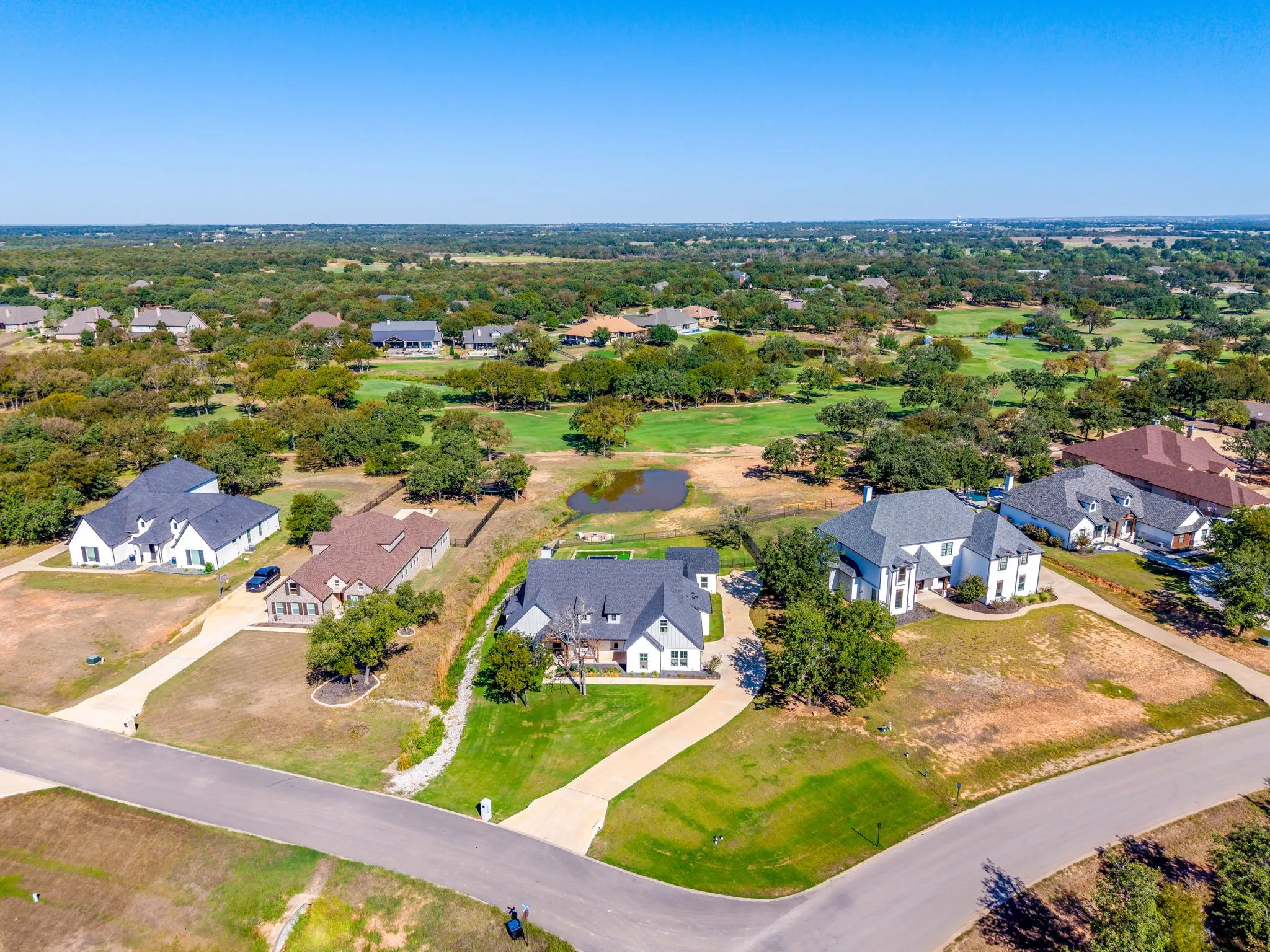 Single Family Residence For Sale in Parker County , 100 Fairway View Court, Lipan, Texas 76462, 4 Bedroom, 4 Bathroom, 4 Garage spaces, 3,105 Sqft, built in 2022, mls#21407150, Real Estate Agent in Lipan, Homes For Sale in Parker county, Homes For Sale in Lipan, Realtor in Lipan Texas, Real Estate Brokerage Independent Realty Texas, Luminita Cordes Realtor