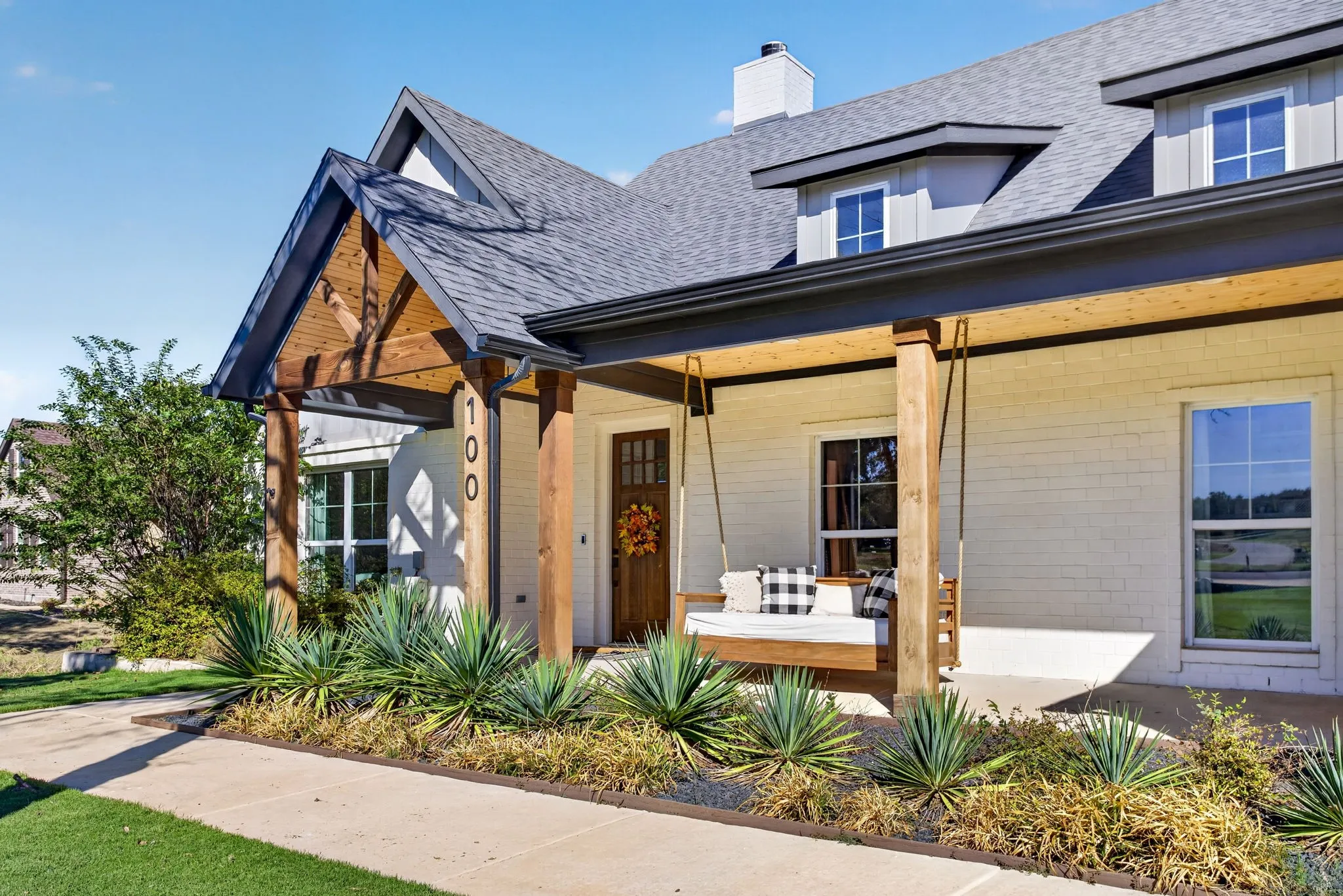 Single Family Residence For Sale in Parker County , 100 Fairway View Court, Lipan, Texas 76462, 4 Bedroom, 4 Bathroom, 4 Garage spaces, 3,105 Sqft, built in 2022, mls#21407150, Real Estate Agent in Lipan, Homes For Sale in Parker county, Homes For Sale in Lipan, Realtor in Lipan Texas, Real Estate Brokerage Independent Realty Texas, Luminita Cordes Realtor