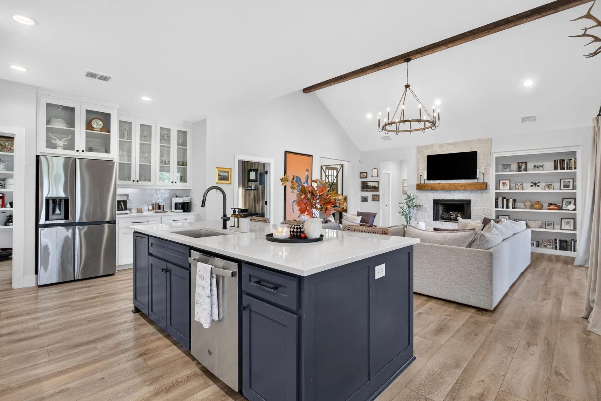 Single Family Residence For Sale in Parker County , 100 Fairway View Court, Lipan, Texas 76462, 4 Bedroom, 4 Bathroom, 4 Garage spaces, 3,105 Sqft, built in 2022, mls#21407150, Real Estate Agent in Lipan, Homes For Sale in Parker county, Homes For Sale in Lipan, Realtor in Lipan Texas, Real Estate Brokerage Independent Realty Texas, Luminita Cordes Realtor
