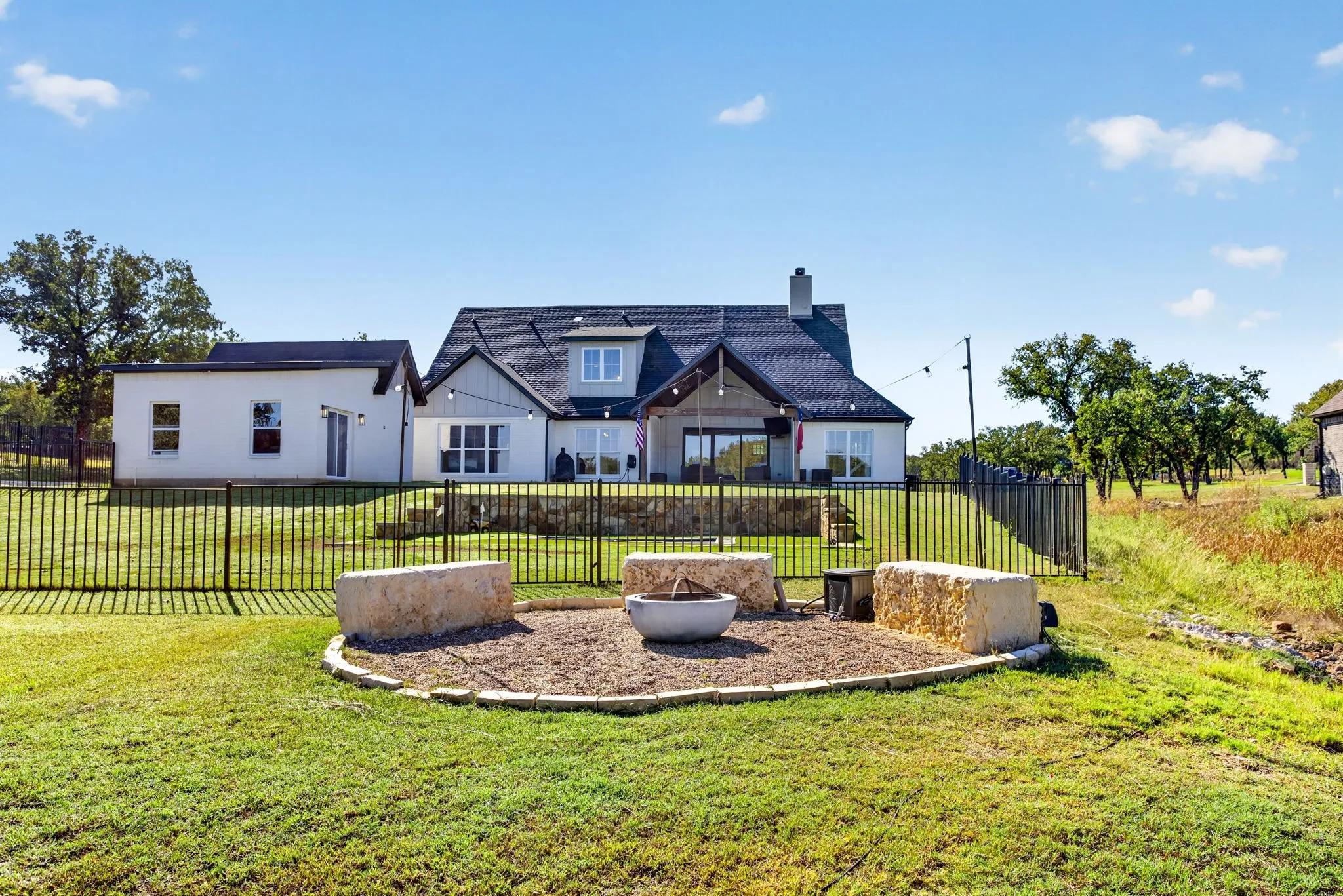Single Family Residence For Sale in Parker County , 100 Fairway View Court, Lipan, Texas 76462, 4 Bedroom, 4 Bathroom, 4 Garage spaces, 3,105 Sqft, built in 2022, mls#21407150, Real Estate Agent in Lipan, Homes For Sale in Parker county, Homes For Sale in Lipan, Realtor in Lipan Texas, Real Estate Brokerage Independent Realty Texas, Luminita Cordes Realtor
