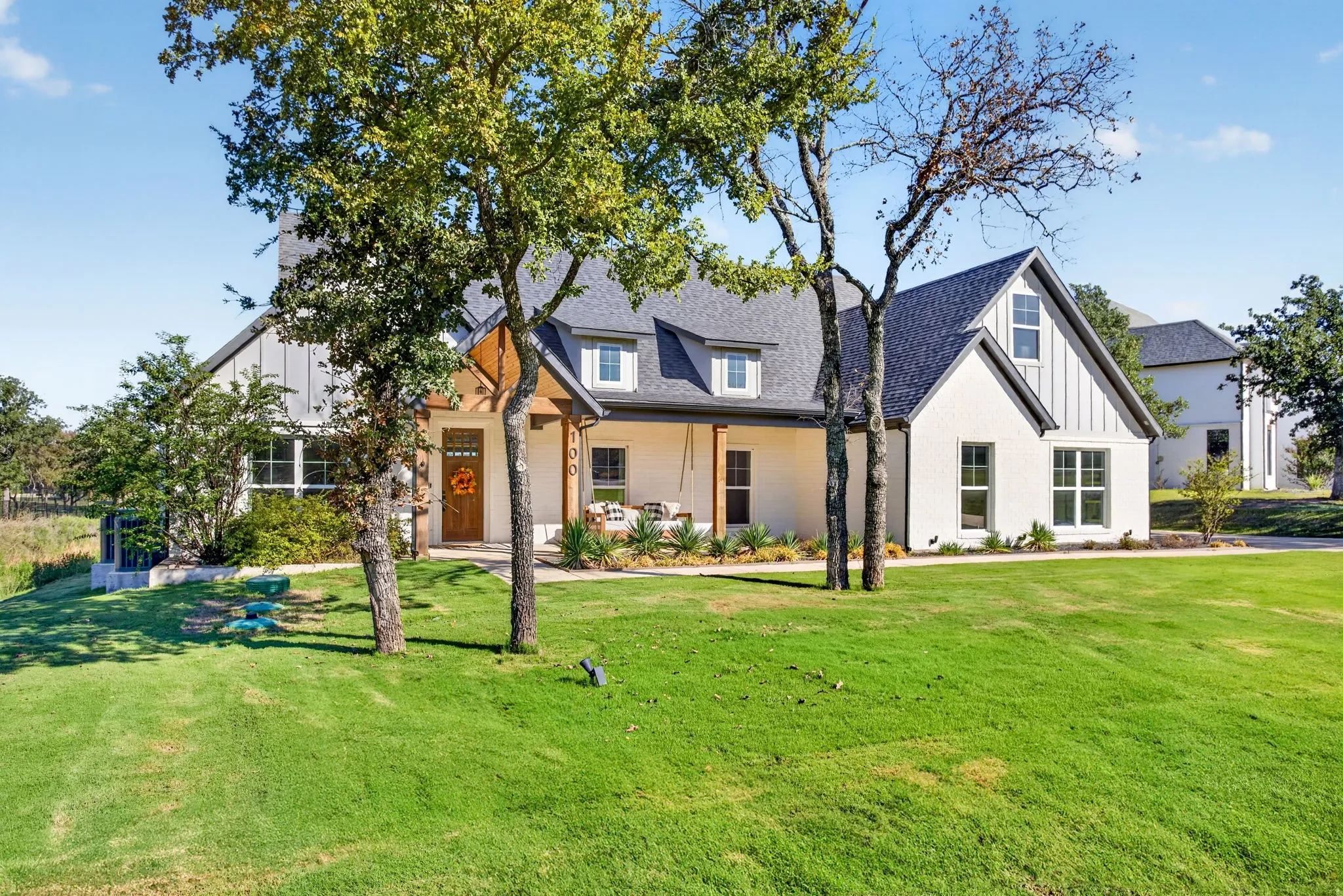 Single Family Residence For Sale in Parker County , 100 Fairway View Court, Lipan, Texas 76462, 4 Bedroom, 4 Bathroom, 4 Garage spaces, 3,105 Sqft, built in 2022, mls#21407150, Real Estate Agent in Lipan, Homes For Sale in Parker county, Homes For Sale in Lipan, Realtor in Lipan Texas, Real Estate Brokerage Independent Realty Texas, Luminita Cordes Realtor