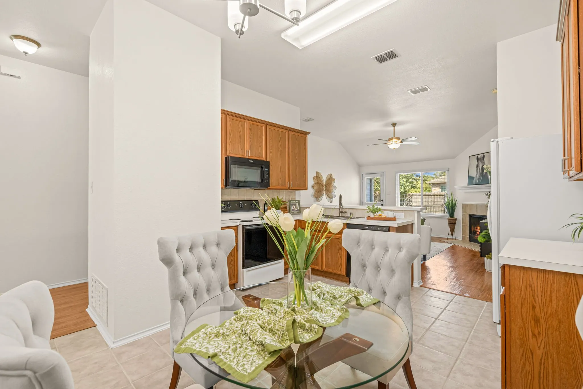 Single Family Residence For Sale in Denton County , 1608 Morin Drive, Denton, Texas 76207, 3 Bedroom, 2 Bathroom, 2 Garage spaces, 1,532 Sqft, built in 2004, mls#21365371, Real Estate Agent in Denton, Homes For Sale in Denton county, Homes For Sale in Denton, Realtor in Denton Texas, Real Estate Brokerage Independent Realty Texas, Luminita Cordes Realtor
