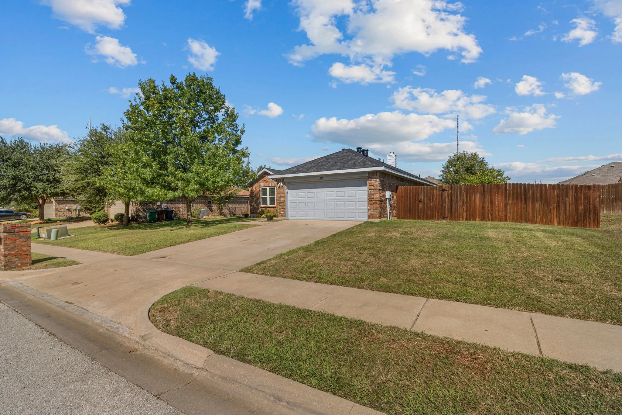 Single Family Residence For Sale in Denton County , 1608 Morin Drive, Denton, Texas 76207, 3 Bedroom, 2 Bathroom, 2 Garage spaces, 1,532 Sqft, built in 2004, mls#21365371, Real Estate Agent in Denton, Homes For Sale in Denton county, Homes For Sale in Denton, Realtor in Denton Texas, Real Estate Brokerage Independent Realty Texas, Luminita Cordes Realtor