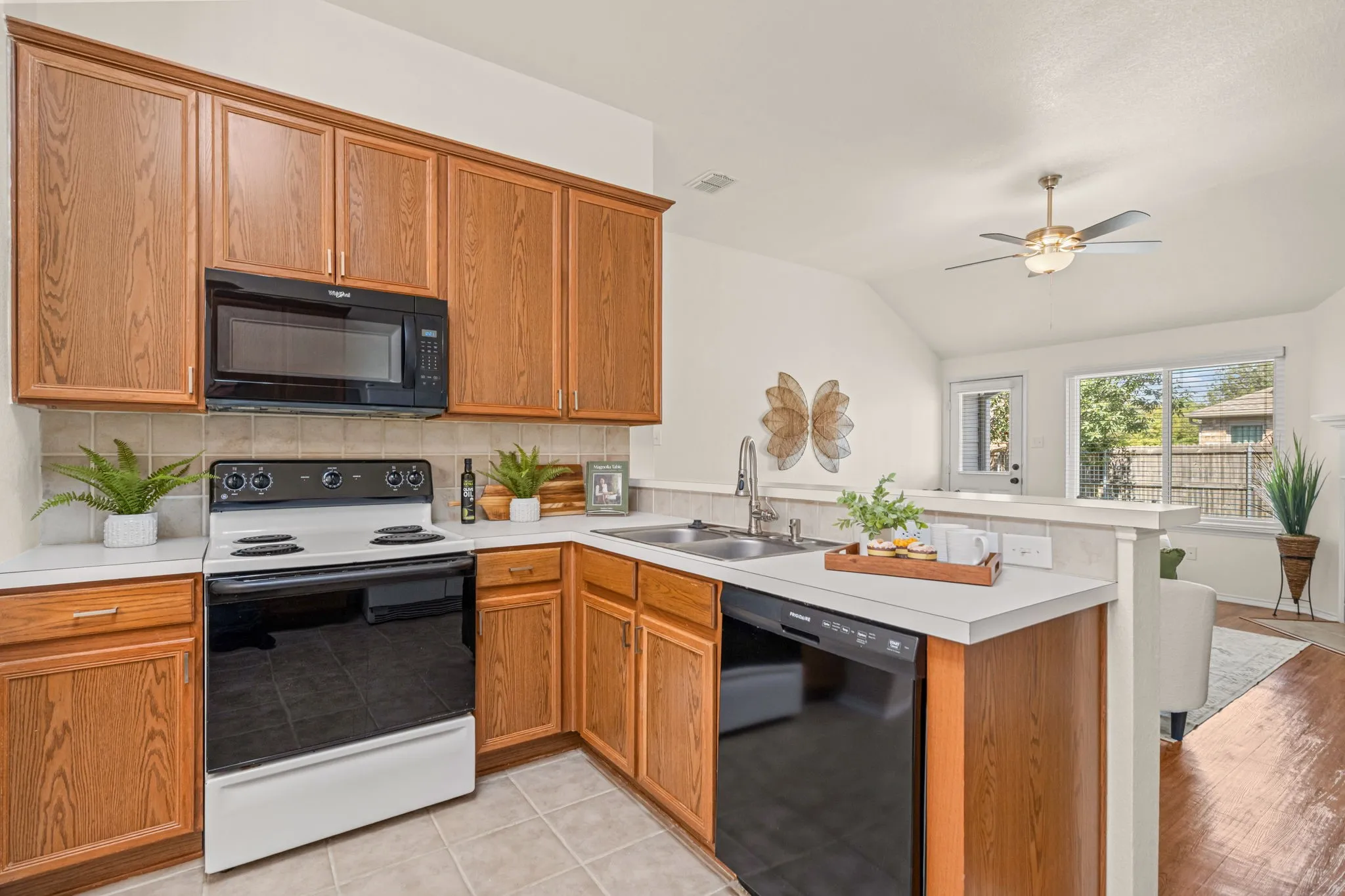 Single Family Residence For Sale in Denton County , 1608 Morin Drive, Denton, Texas 76207, 3 Bedroom, 2 Bathroom, 2 Garage spaces, 1,532 Sqft, built in 2004, mls#21365371, Real Estate Agent in Denton, Homes For Sale in Denton county, Homes For Sale in Denton, Realtor in Denton Texas, Real Estate Brokerage Independent Realty Texas, Luminita Cordes Realtor