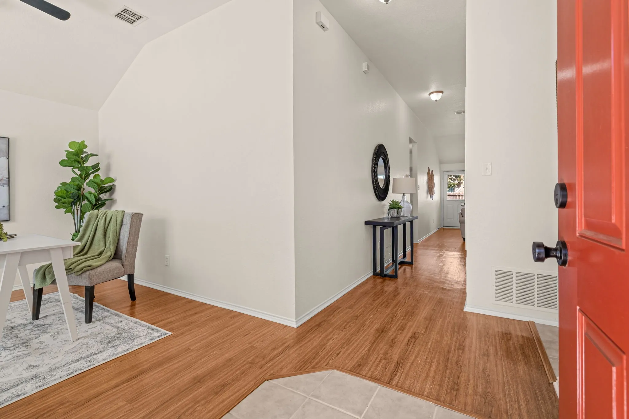 Single Family Residence For Sale in Denton County , 1608 Morin Drive, Denton, Texas 76207, 3 Bedroom, 2 Bathroom, 2 Garage spaces, 1,532 Sqft, built in 2004, mls#21365371, Real Estate Agent in Denton, Homes For Sale in Denton county, Homes For Sale in Denton, Realtor in Denton Texas, Real Estate Brokerage Independent Realty Texas, Luminita Cordes Realtor