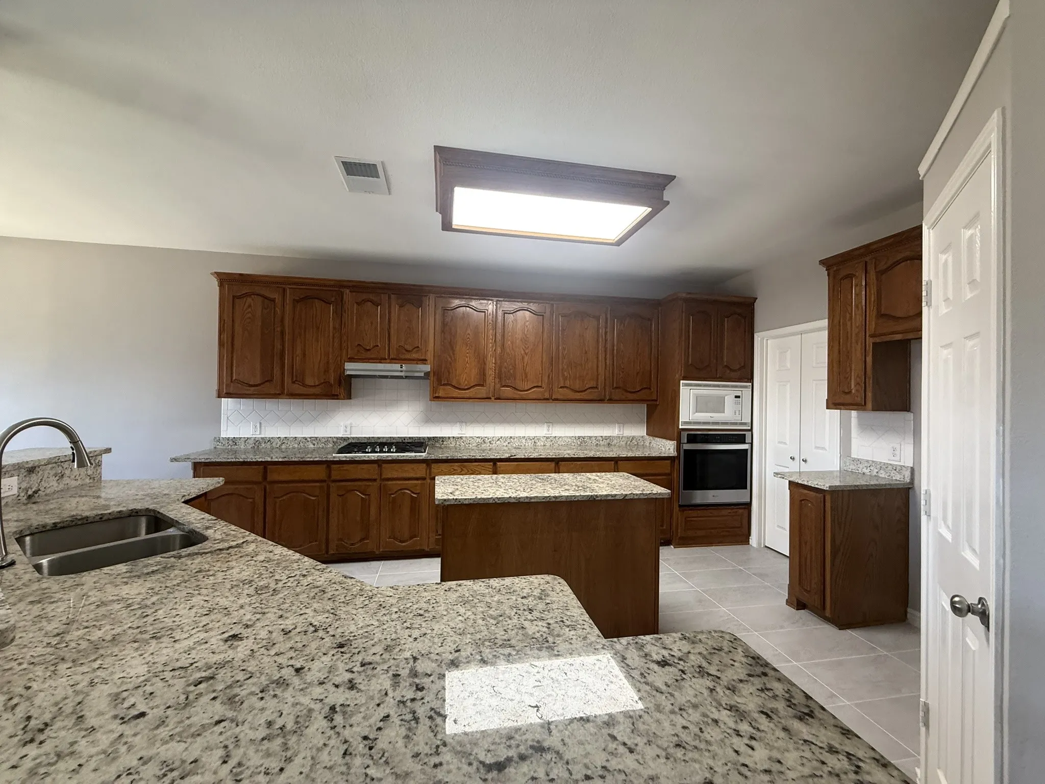 Single Family Residence For Rent in Denton County , 1220 Resaca Drive, Frisco, Texas 75033, 5 Bedroom, 4 Bathroom, 2 Garage spaces, 3,057 Sqft, built in 2003, mls#21407260, Real Estate Agent in Frisco, Homes For Rent in Denton county, Homes For Rent in Frisco, Realtor in Frisco Texas, Real Estate Brokerage Independent Realty Texas, Luminita Cordes Realtor