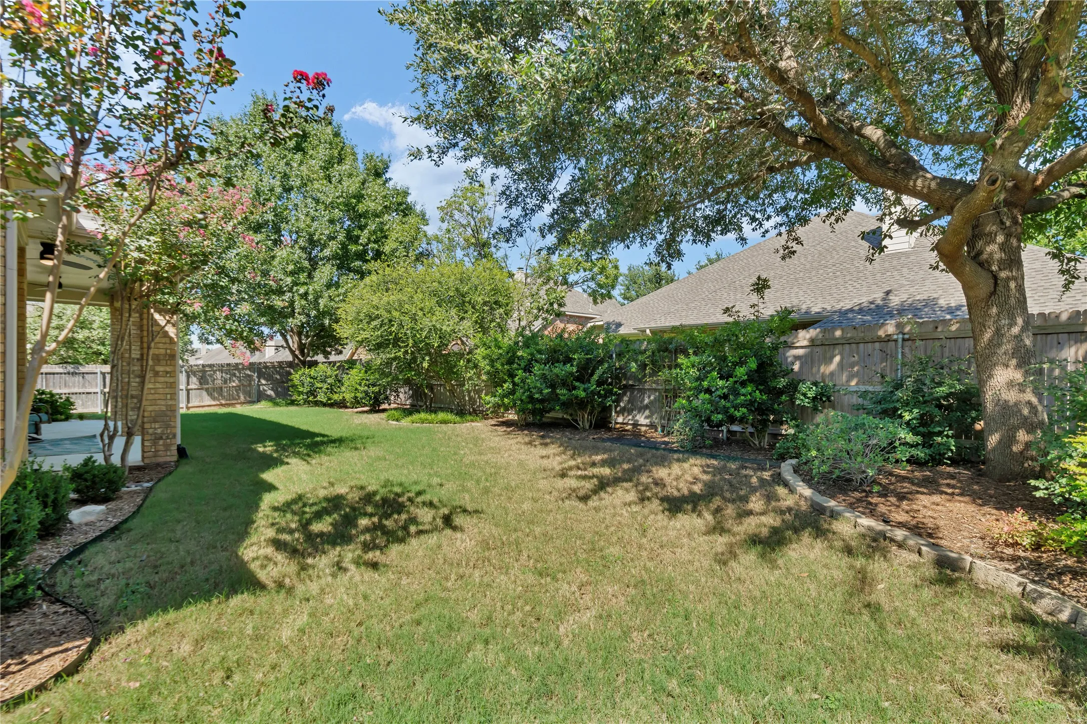Single Family Residence For Sale in Tarrant County , 1302 Rosebriar Lane, Mansfield, Texas 76063, 3 Bedroom, 2 Bathroom, 3 Garage spaces, 2,441 Sqft, built in 2002, mls#21401155, Real Estate Agent in Mansfield, Homes For Sale in Tarrant county, Homes For Sale in Mansfield, Realtor in Mansfield Texas, Real Estate Brokerage Independent Realty Texas, Luminita Cordes Realtor