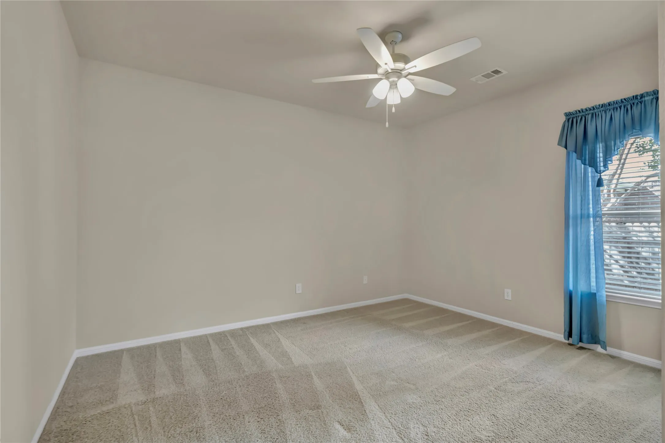 Large secondary bedroom