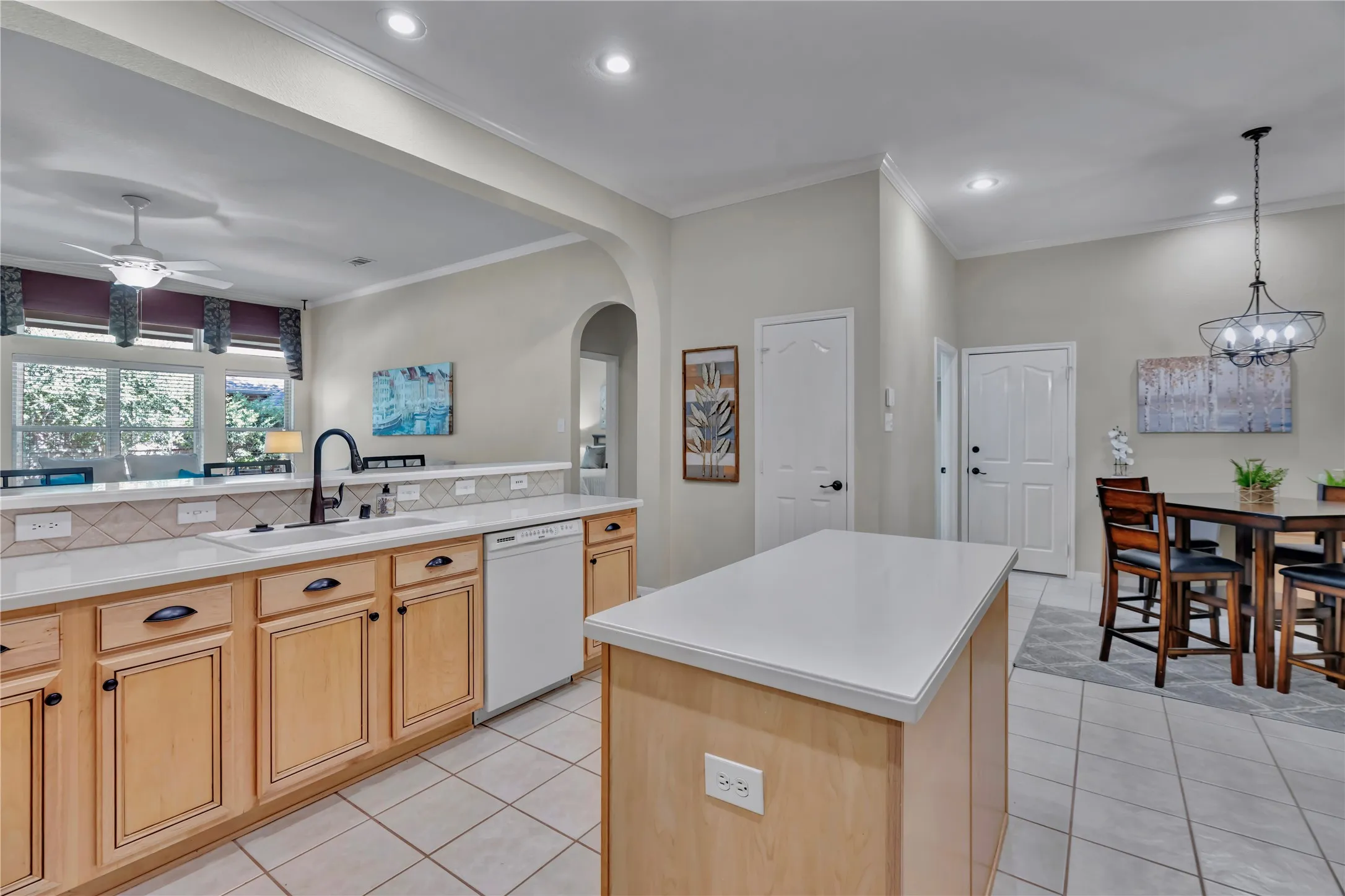Single Family Residence For Sale in Tarrant County , 1302 Rosebriar Lane, Mansfield, Texas 76063, 3 Bedroom, 2 Bathroom, 3 Garage spaces, 2,441 Sqft, built in 2002, mls#21401155, Real Estate Agent in Mansfield, Homes For Sale in Tarrant county, Homes For Sale in Mansfield, Realtor in Mansfield Texas, Real Estate Brokerage Independent Realty Texas, Luminita Cordes Realtor