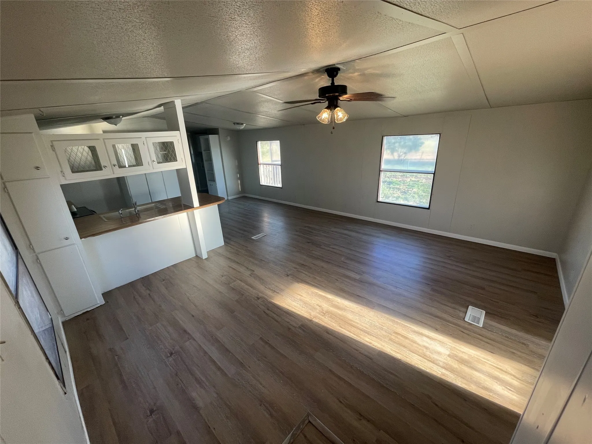 Mobile Home For Rent in Taylor County , 2901 Fm 604, Lawn, Texas 79530, 3 Bedroom, 2 Bathroom, Garage spaces, 1,080 Sqft, built in 1987, mls#21407262, Real Estate Agent in Lawn, Homes For Rent in Taylor county, Homes For Rent in Lawn, Realtor in Lawn Texas, Real Estate Brokerage Independent Realty Texas, Luminita Cordes Realtor