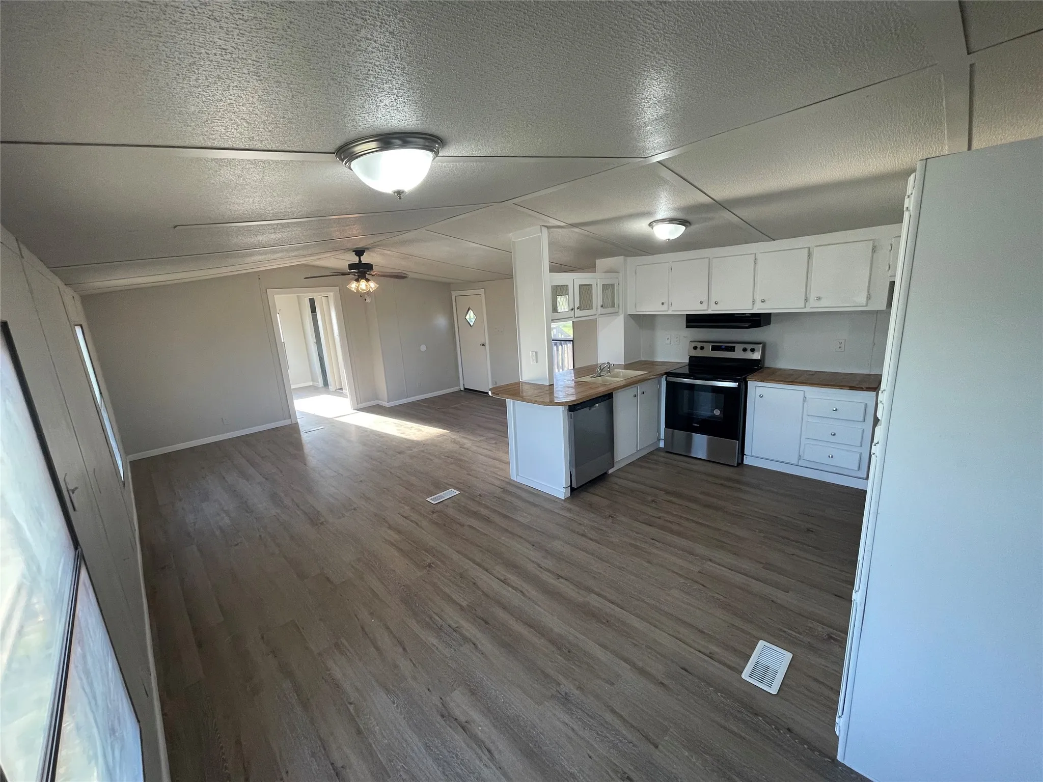Mobile Home For Rent in Taylor County , 2901 Fm 604, Lawn, Texas 79530, 3 Bedroom, 2 Bathroom, Garage spaces, 1,080 Sqft, built in 1987, mls#21407262, Real Estate Agent in Lawn, Homes For Rent in Taylor county, Homes For Rent in Lawn, Realtor in Lawn Texas, Real Estate Brokerage Independent Realty Texas, Luminita Cordes Realtor