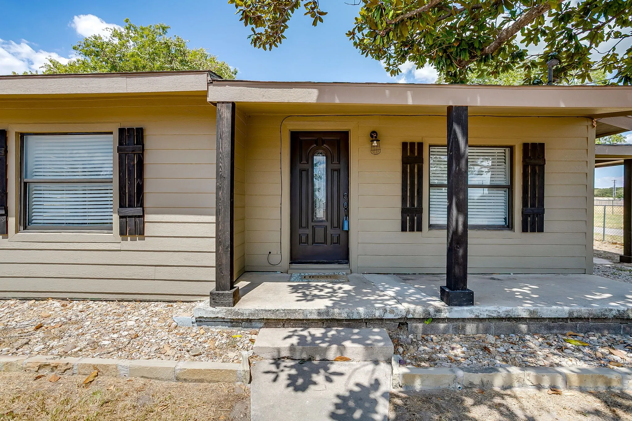 Single Family Residence For Rent in Parker County , 913 Jameson Street, Weatherford, Texas 76086, 2 Bedroom, 1 Bathroom, Garage spaces, 873 Sqft, built in 1950, mls#21407263, Real Estate Agent in Weatherford, Homes For Rent in Parker county, Homes For Rent in Weatherford, Realtor in Weatherford Texas, Real Estate Brokerage Independent Realty Texas, Luminita Cordes Realtor