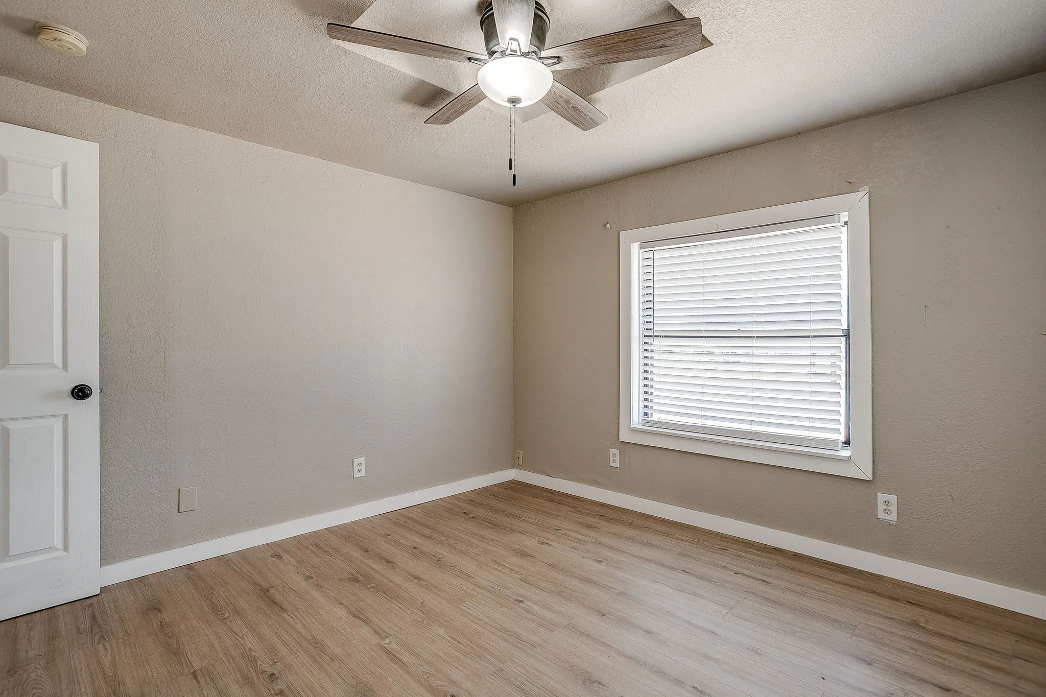 Single Family Residence For Rent in Parker County , 913 Jameson Street, Weatherford, Texas 76086, 2 Bedroom, 1 Bathroom, Garage spaces, 873 Sqft, built in 1950, mls#21407263, Real Estate Agent in Weatherford, Homes For Rent in Parker county, Homes For Rent in Weatherford, Realtor in Weatherford Texas, Real Estate Brokerage Independent Realty Texas, Luminita Cordes Realtor