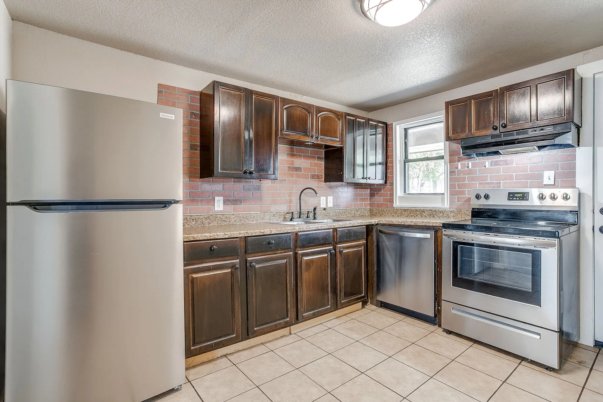 Single Family Residence For Rent in Parker County , 913 Jameson Street, Weatherford, Texas 76086, 2 Bedroom, 1 Bathroom, Garage spaces, 873 Sqft, built in 1950, mls#21407263, Real Estate Agent in Weatherford, Homes For Rent in Parker county, Homes For Rent in Weatherford, Realtor in Weatherford Texas, Real Estate Brokerage Independent Realty Texas, Luminita Cordes Realtor