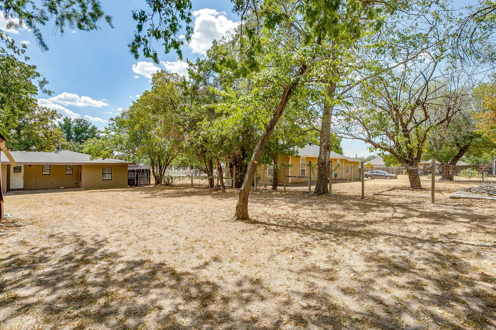 Single Family Residence For Rent in Parker County , 913 Jameson Street, Weatherford, Texas 76086, 2 Bedroom, 1 Bathroom, Garage spaces, 873 Sqft, built in 1950, mls#21407263, Real Estate Agent in Weatherford, Homes For Rent in Parker county, Homes For Rent in Weatherford, Realtor in Weatherford Texas, Real Estate Brokerage Independent Realty Texas, Luminita Cordes Realtor