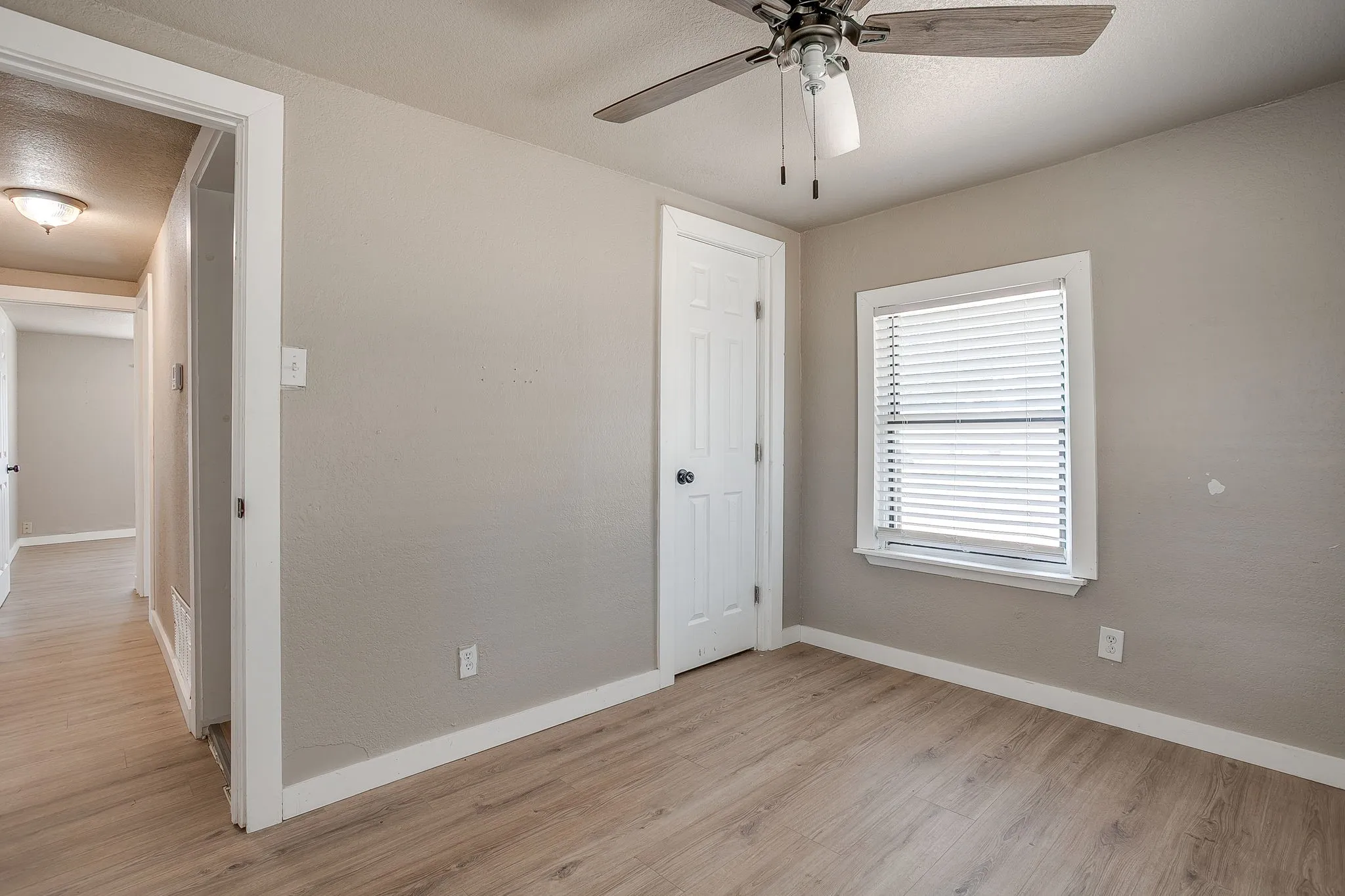 Single Family Residence For Rent in Parker County , 913 Jameson Street, Weatherford, Texas 76086, 2 Bedroom, 1 Bathroom, Garage spaces, 873 Sqft, built in 1950, mls#21407263, Real Estate Agent in Weatherford, Homes For Rent in Parker county, Homes For Rent in Weatherford, Realtor in Weatherford Texas, Real Estate Brokerage Independent Realty Texas, Luminita Cordes Realtor
