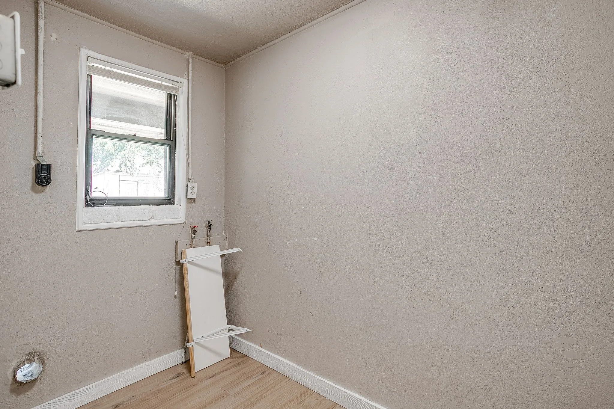 Single Family Residence For Rent in Parker County , 913 Jameson Street, Weatherford, Texas 76086, 2 Bedroom, 1 Bathroom, Garage spaces, 873 Sqft, built in 1950, mls#21407263, Real Estate Agent in Weatherford, Homes For Rent in Parker county, Homes For Rent in Weatherford, Realtor in Weatherford Texas, Real Estate Brokerage Independent Realty Texas, Luminita Cordes Realtor