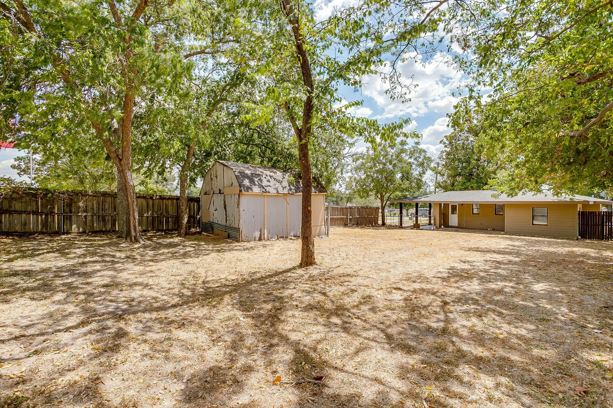 Single Family Residence For Rent in Parker County , 913 Jameson Street, Weatherford, Texas 76086, 2 Bedroom, 1 Bathroom, Garage spaces, 873 Sqft, built in 1950, mls#21407263, Real Estate Agent in Weatherford, Homes For Rent in Parker county, Homes For Rent in Weatherford, Realtor in Weatherford Texas, Real Estate Brokerage Independent Realty Texas, Luminita Cordes Realtor