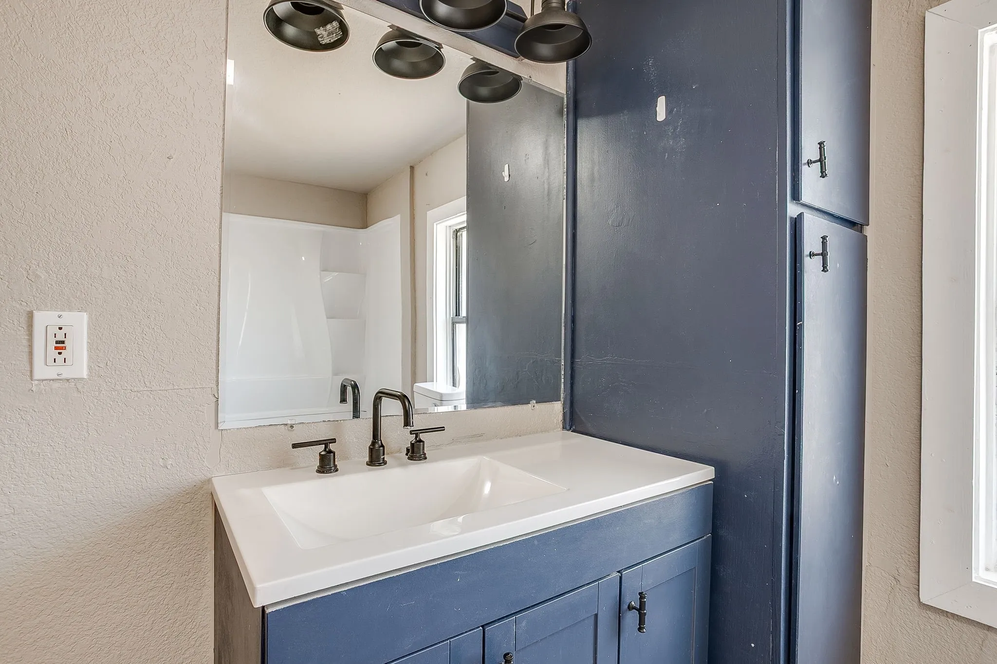 Single Family Residence For Rent in Parker County , 913 Jameson Street, Weatherford, Texas 76086, 2 Bedroom, 1 Bathroom, Garage spaces, 873 Sqft, built in 1950, mls#21407263, Real Estate Agent in Weatherford, Homes For Rent in Parker county, Homes For Rent in Weatherford, Realtor in Weatherford Texas, Real Estate Brokerage Independent Realty Texas, Luminita Cordes Realtor