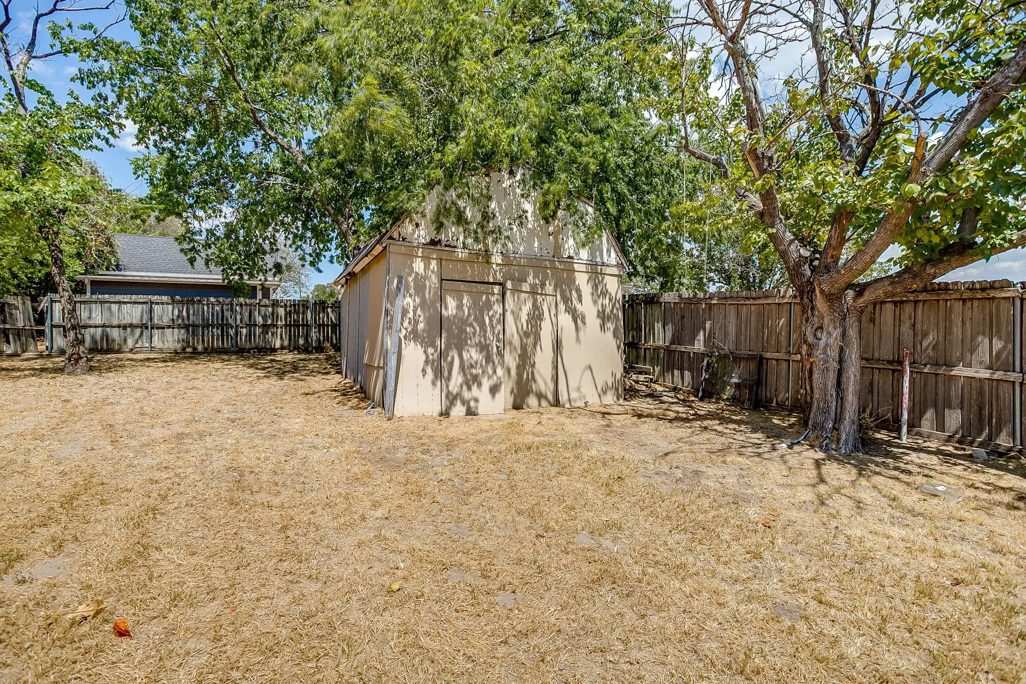 Single Family Residence For Rent in Parker County , 913 Jameson Street, Weatherford, Texas 76086, 2 Bedroom, 1 Bathroom, Garage spaces, 873 Sqft, built in 1950, mls#21407263, Real Estate Agent in Weatherford, Homes For Rent in Parker county, Homes For Rent in Weatherford, Realtor in Weatherford Texas, Real Estate Brokerage Independent Realty Texas, Luminita Cordes Realtor