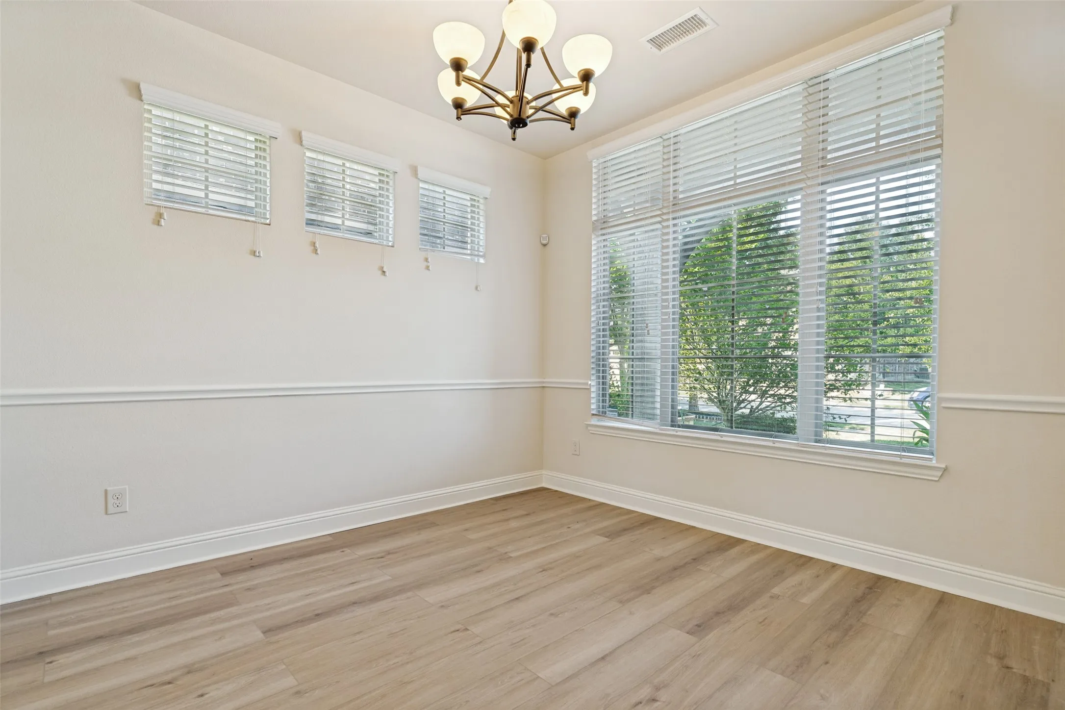 Single Family Residence For Rent in Denton County , 1100 Brendan Drive, Little Elm, Texas 75068, 4 Bedroom, 4 Bathroom, 2 Garage spaces, 2,921 Sqft, built in 2010, mls#21406855, Real Estate Agent in Little Elm, Homes For Rent in Denton county, Homes For Rent in Little Elm, Realtor in Little Elm Texas, Real Estate Brokerage Independent Realty Texas, Luminita Cordes Realtor