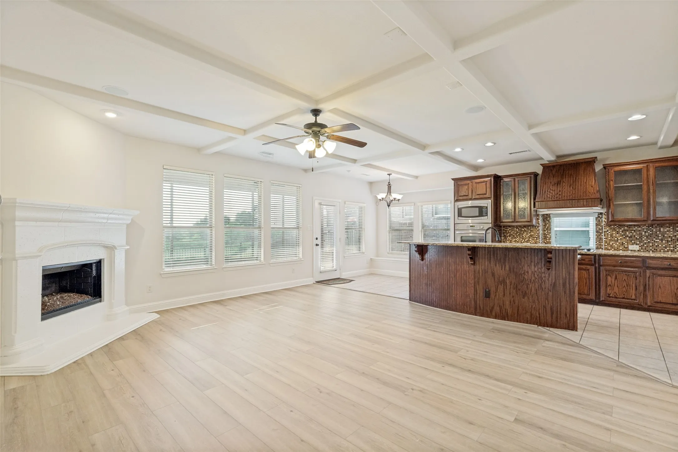 Single Family Residence For Rent in Denton County , 1100 Brendan Drive, Little Elm, Texas 75068, 4 Bedroom, 4 Bathroom, 2 Garage spaces, 2,921 Sqft, built in 2010, mls#21406855, Real Estate Agent in Little Elm, Homes For Rent in Denton county, Homes For Rent in Little Elm, Realtor in Little Elm Texas, Real Estate Brokerage Independent Realty Texas, Luminita Cordes Realtor
