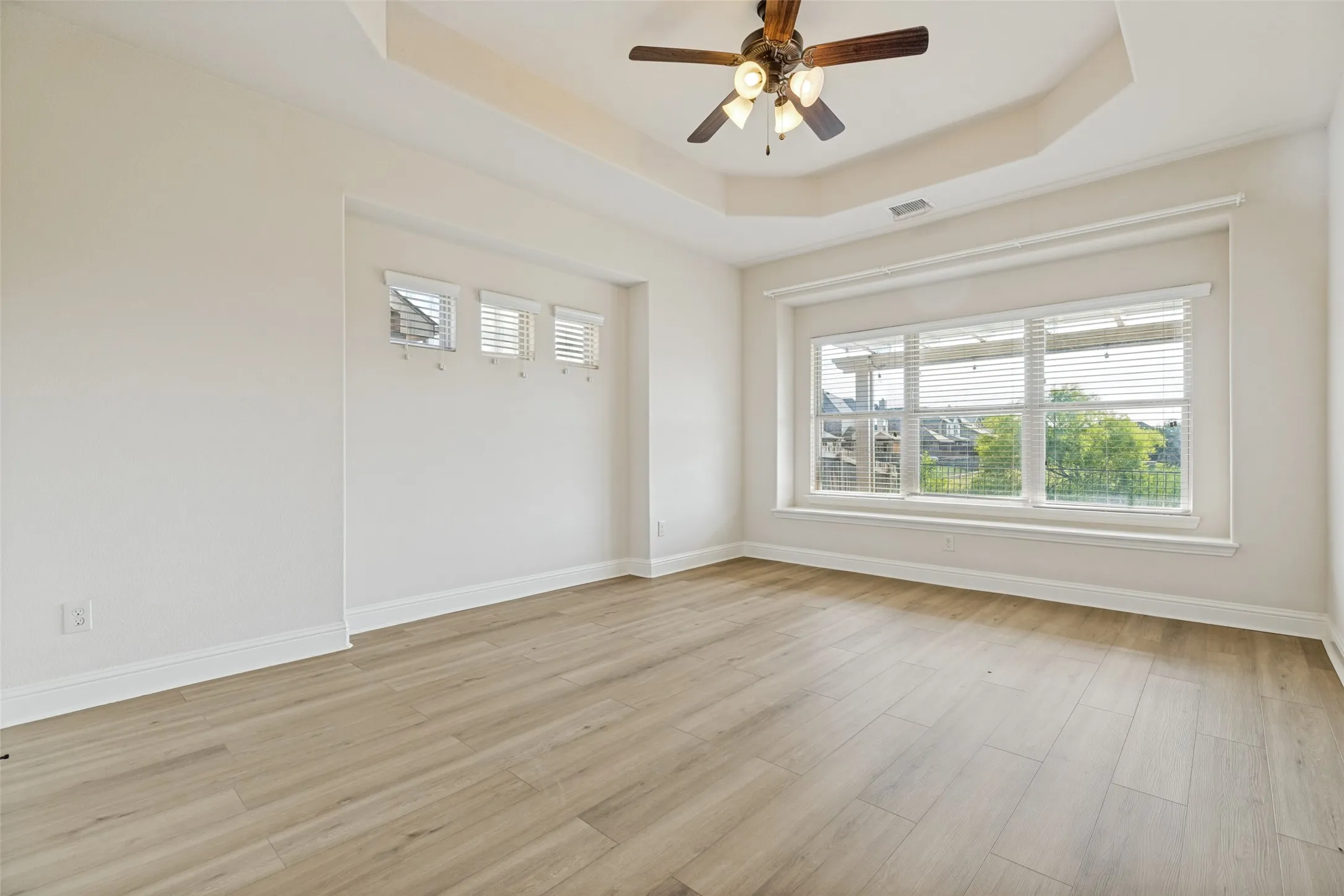 Single Family Residence For Rent in Denton County , 1100 Brendan Drive, Little Elm, Texas 75068, 4 Bedroom, 4 Bathroom, 2 Garage spaces, 2,921 Sqft, built in 2010, mls#21406855, Real Estate Agent in Little Elm, Homes For Rent in Denton county, Homes For Rent in Little Elm, Realtor in Little Elm Texas, Real Estate Brokerage Independent Realty Texas, Luminita Cordes Realtor