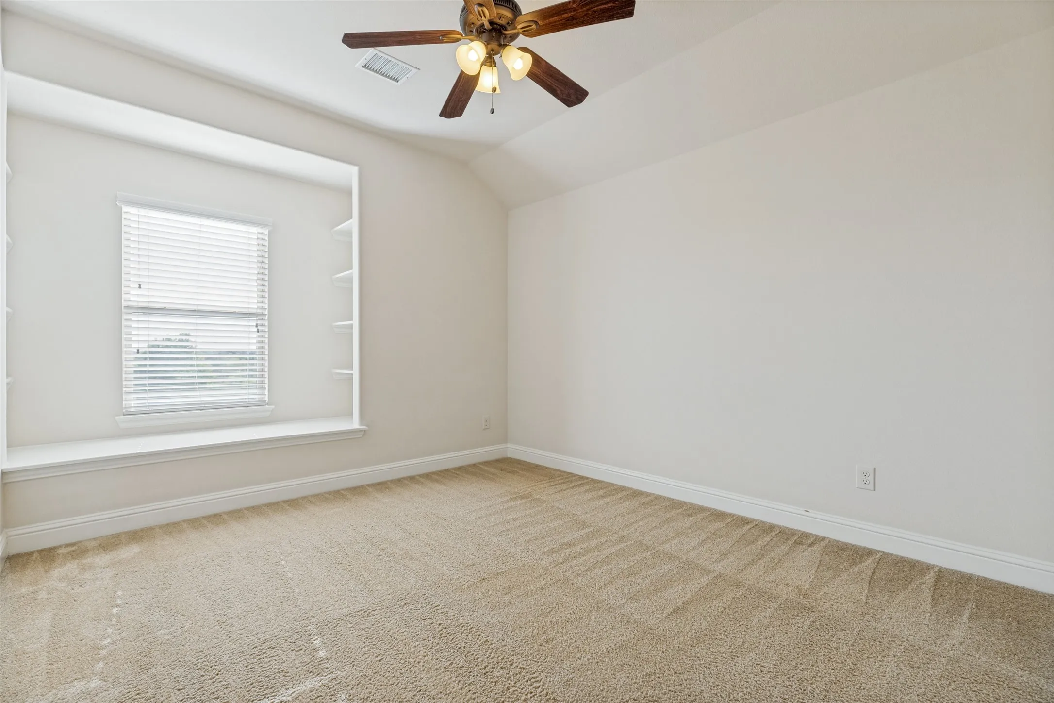Single Family Residence For Rent in Denton County , 1100 Brendan Drive, Little Elm, Texas 75068, 4 Bedroom, 4 Bathroom, 2 Garage spaces, 2,921 Sqft, built in 2010, mls#21406855, Real Estate Agent in Little Elm, Homes For Rent in Denton county, Homes For Rent in Little Elm, Realtor in Little Elm Texas, Real Estate Brokerage Independent Realty Texas, Luminita Cordes Realtor