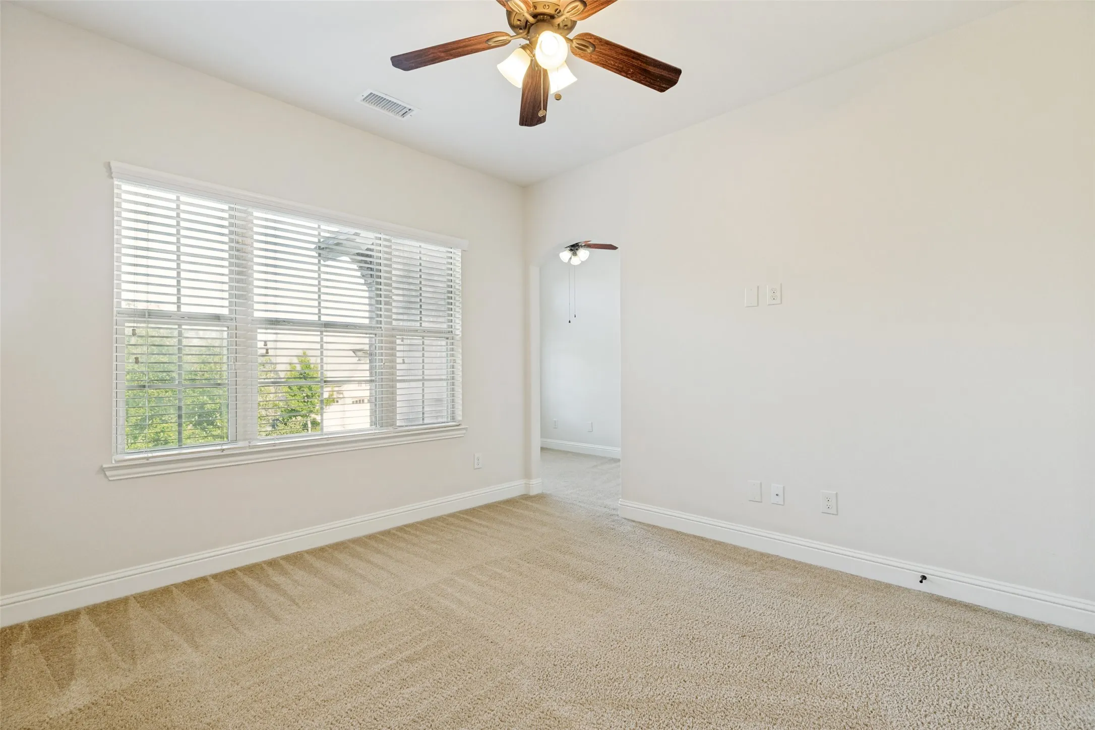 Single Family Residence For Rent in Denton County , 1100 Brendan Drive, Little Elm, Texas 75068, 4 Bedroom, 4 Bathroom, 2 Garage spaces, 2,921 Sqft, built in 2010, mls#21406855, Real Estate Agent in Little Elm, Homes For Rent in Denton county, Homes For Rent in Little Elm, Realtor in Little Elm Texas, Real Estate Brokerage Independent Realty Texas, Luminita Cordes Realtor