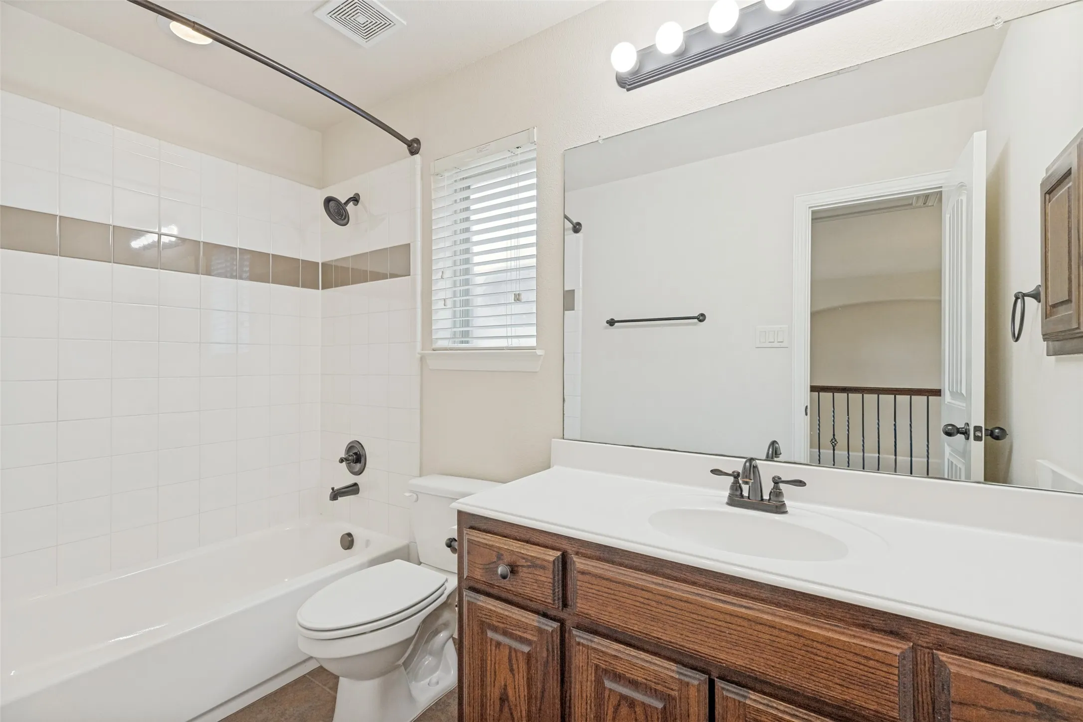 Single Family Residence For Rent in Denton County , 1100 Brendan Drive, Little Elm, Texas 75068, 4 Bedroom, 4 Bathroom, 2 Garage spaces, 2,921 Sqft, built in 2010, mls#21406855, Real Estate Agent in Little Elm, Homes For Rent in Denton county, Homes For Rent in Little Elm, Realtor in Little Elm Texas, Real Estate Brokerage Independent Realty Texas, Luminita Cordes Realtor