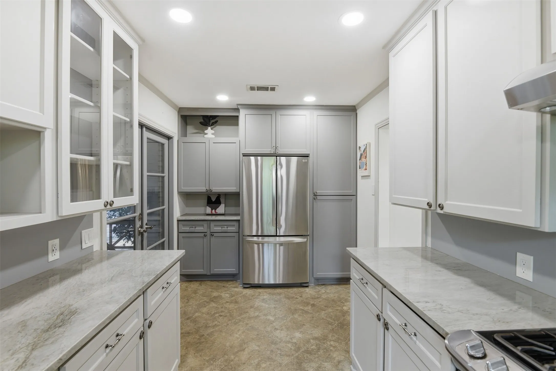 Single Family Residence For Sale in Dallas County , 2307 Lawndale Drive, Dallas, Texas 75211, 3 Bedroom, 1 Bathroom, 2 Garage spaces, 1,348 Sqft, built in 1941, mls#21407256, Real Estate Agent in Dallas, Homes For Sale in Dallas county, Homes For Sale in Dallas, Realtor in Dallas Texas, Real Estate Brokerage Independent Realty Texas, Luminita Cordes Realtor
