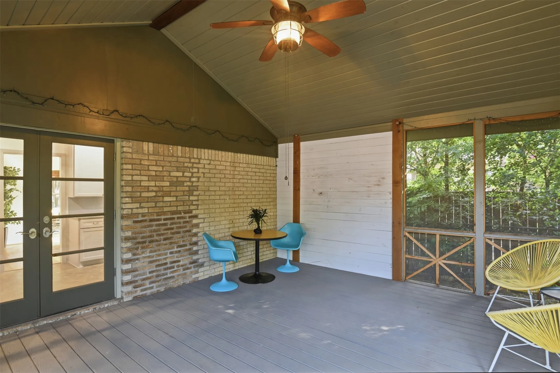 Single Family Residence For Sale in Dallas County , 2307 Lawndale Drive, Dallas, Texas 75211, 3 Bedroom, 1 Bathroom, 2 Garage spaces, 1,348 Sqft, built in 1941, mls#21407256, Real Estate Agent in Dallas, Homes For Sale in Dallas county, Homes For Sale in Dallas, Realtor in Dallas Texas, Real Estate Brokerage Independent Realty Texas, Luminita Cordes Realtor