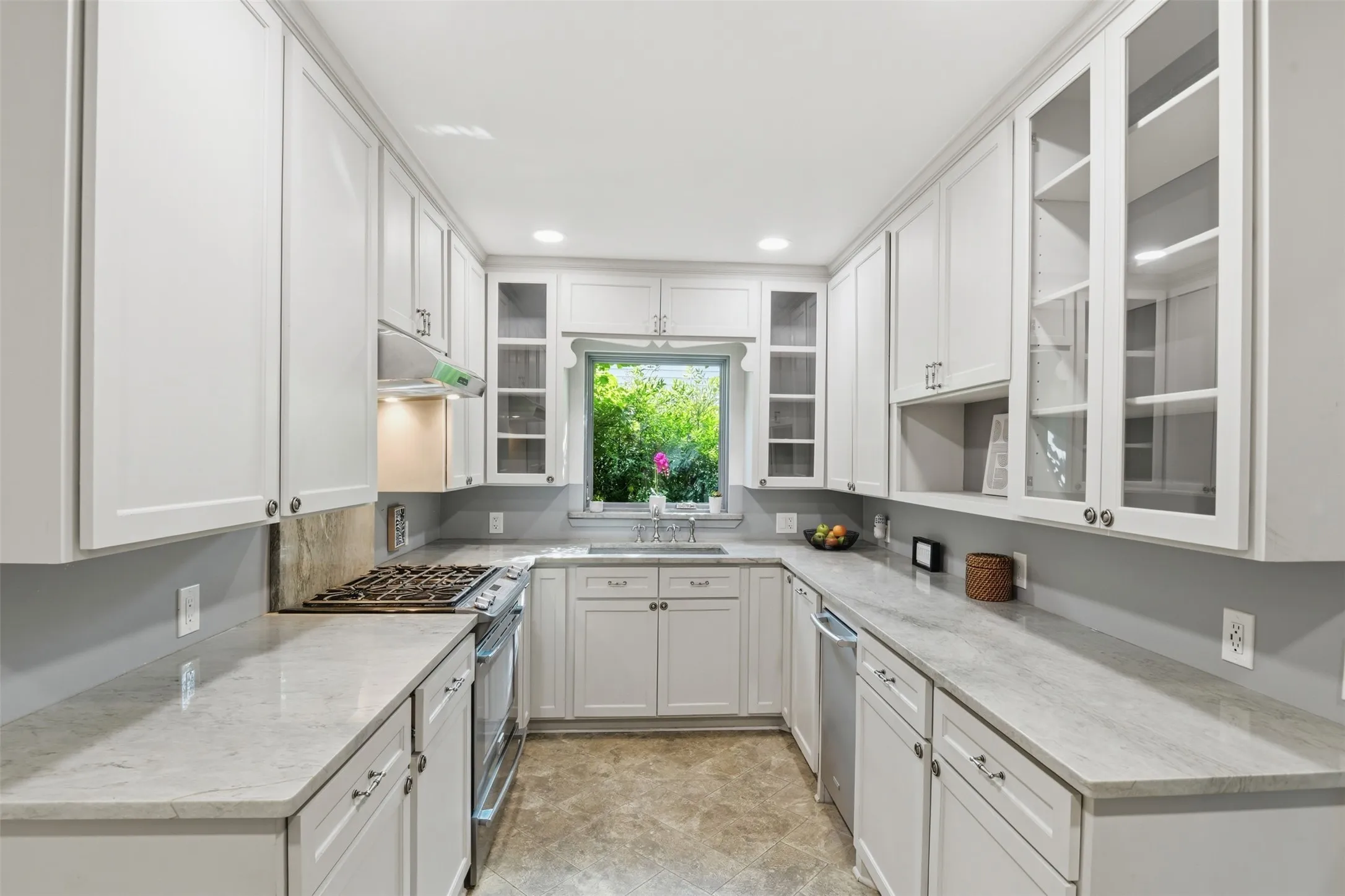 Single Family Residence For Sale in Dallas County , 2307 Lawndale Drive, Dallas, Texas 75211, 3 Bedroom, 1 Bathroom, 2 Garage spaces, 1,348 Sqft, built in 1941, mls#21407256, Real Estate Agent in Dallas, Homes For Sale in Dallas county, Homes For Sale in Dallas, Realtor in Dallas Texas, Real Estate Brokerage Independent Realty Texas, Luminita Cordes Realtor